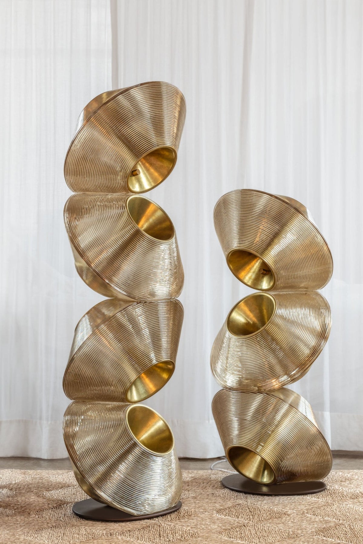 Tol Floor Lamp — Sculptural Gold Resin Totem, Modern LED Floor Light