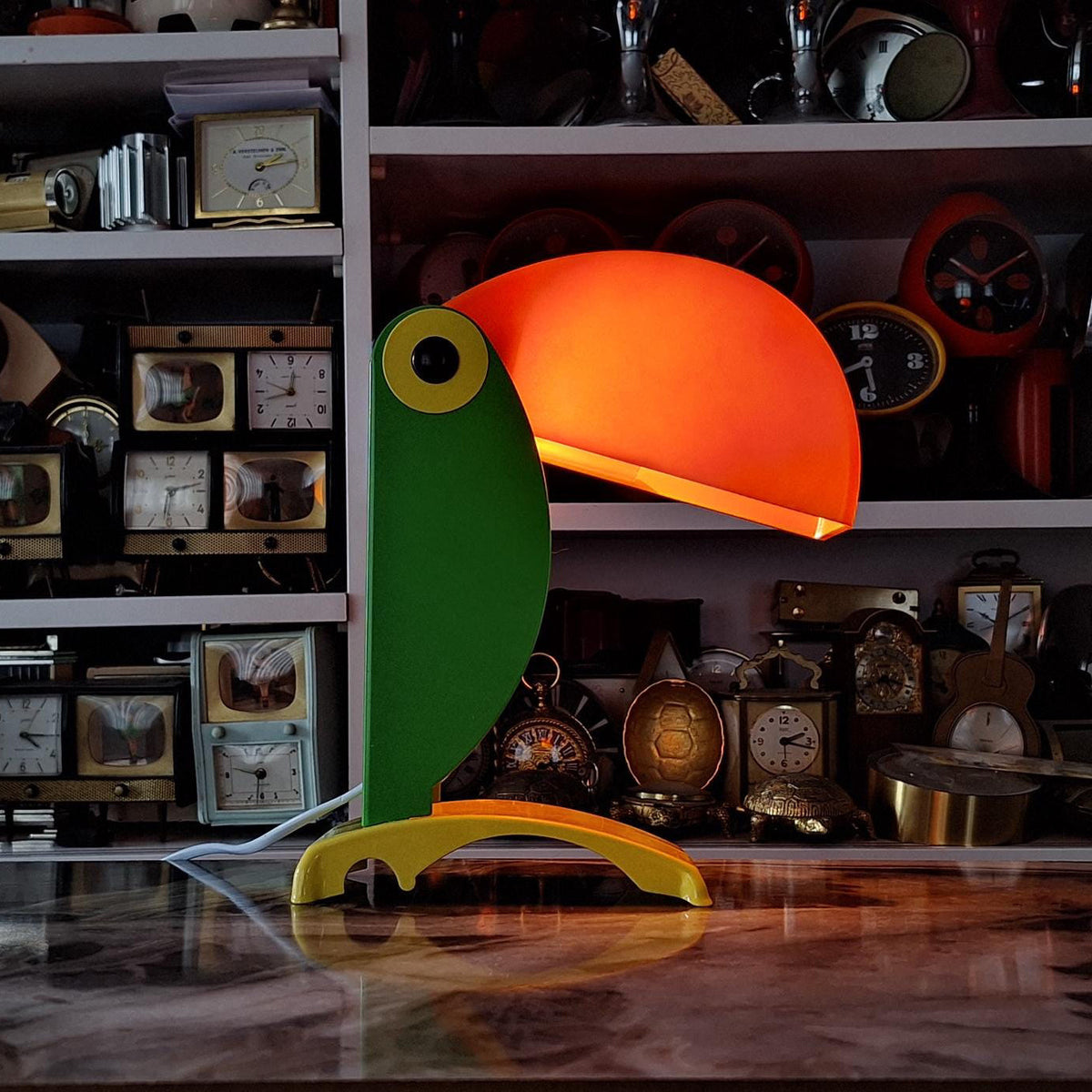 toucan-table-lamp-built-in-battery