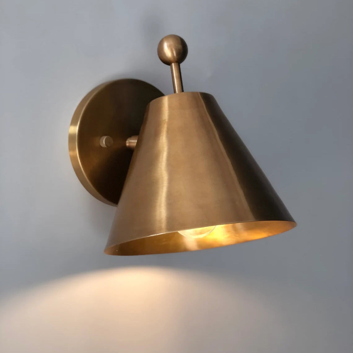 traatten-wall-lamp
