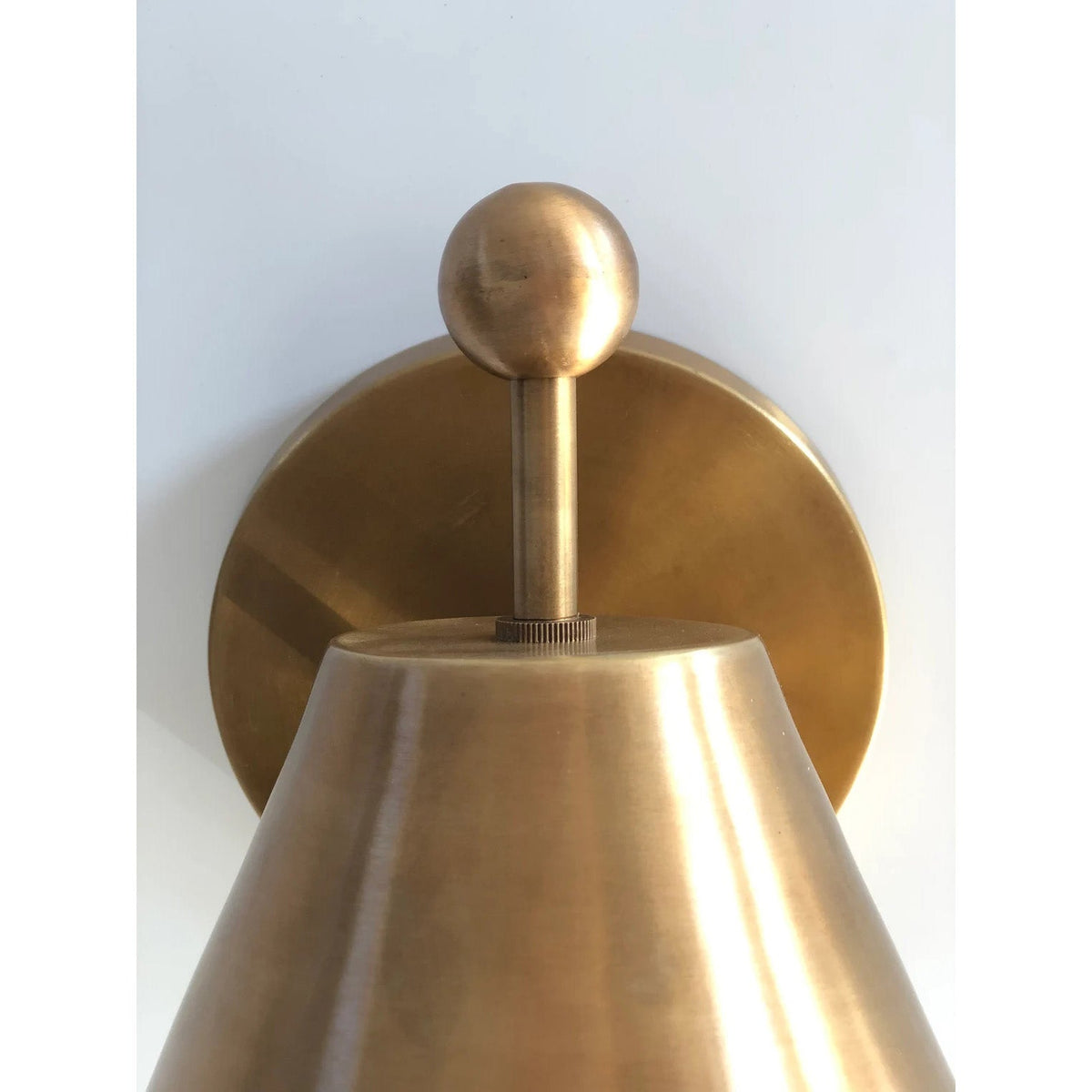 traatten-wall-lamp