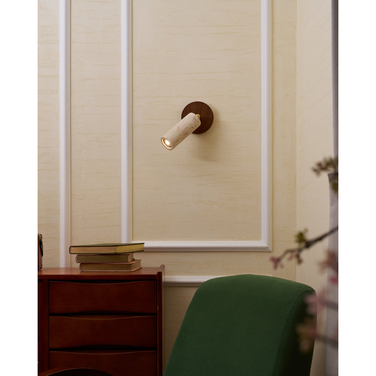 travertine-mireille-wall-lamp