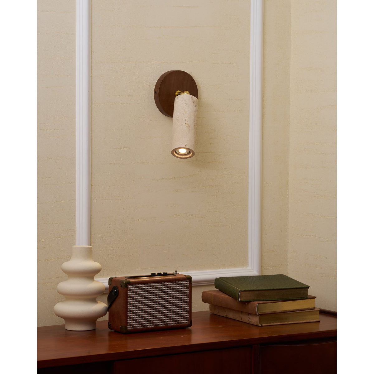 travertine-mireille-wall-lamp