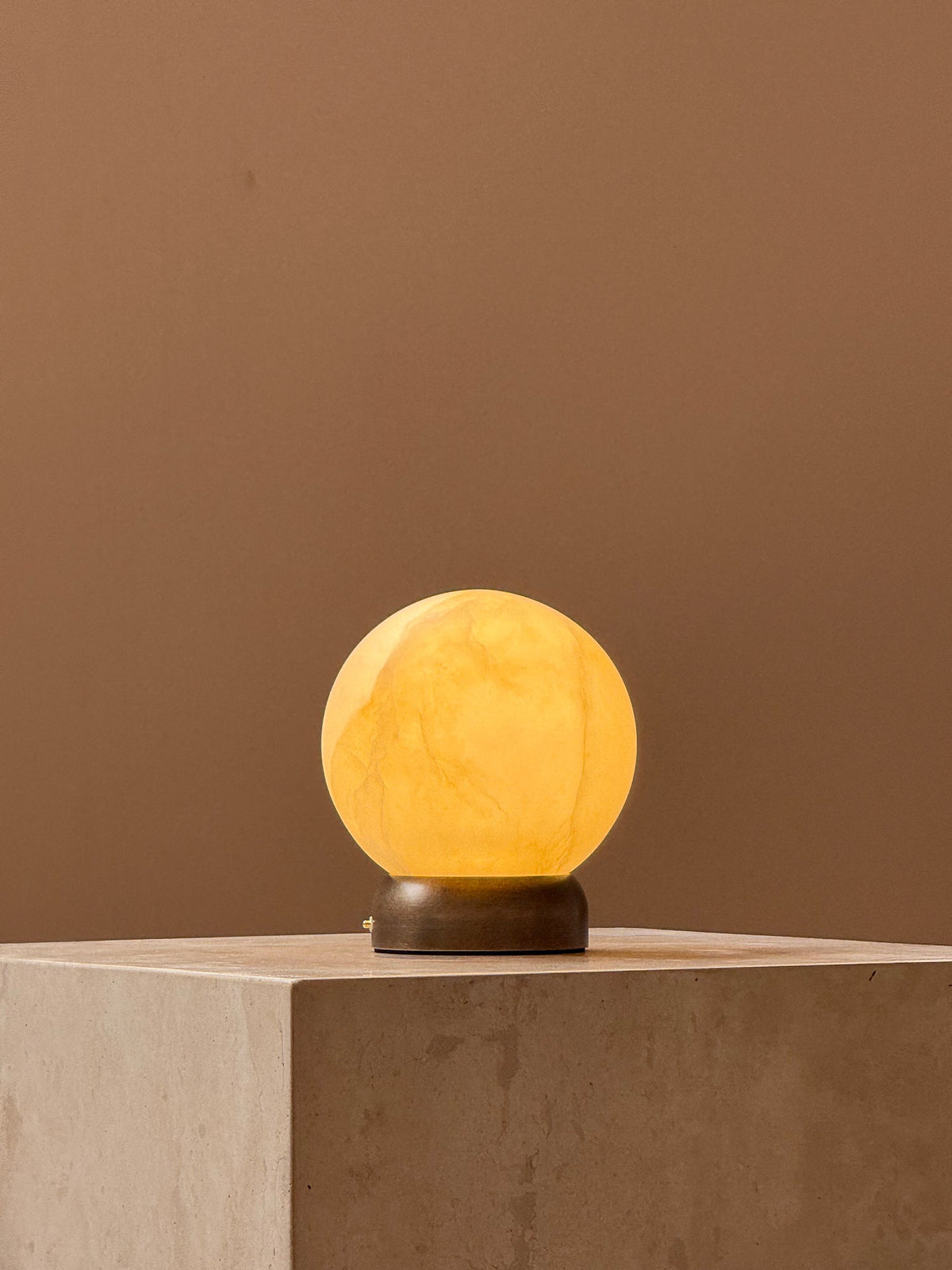 trevi-table-lamp