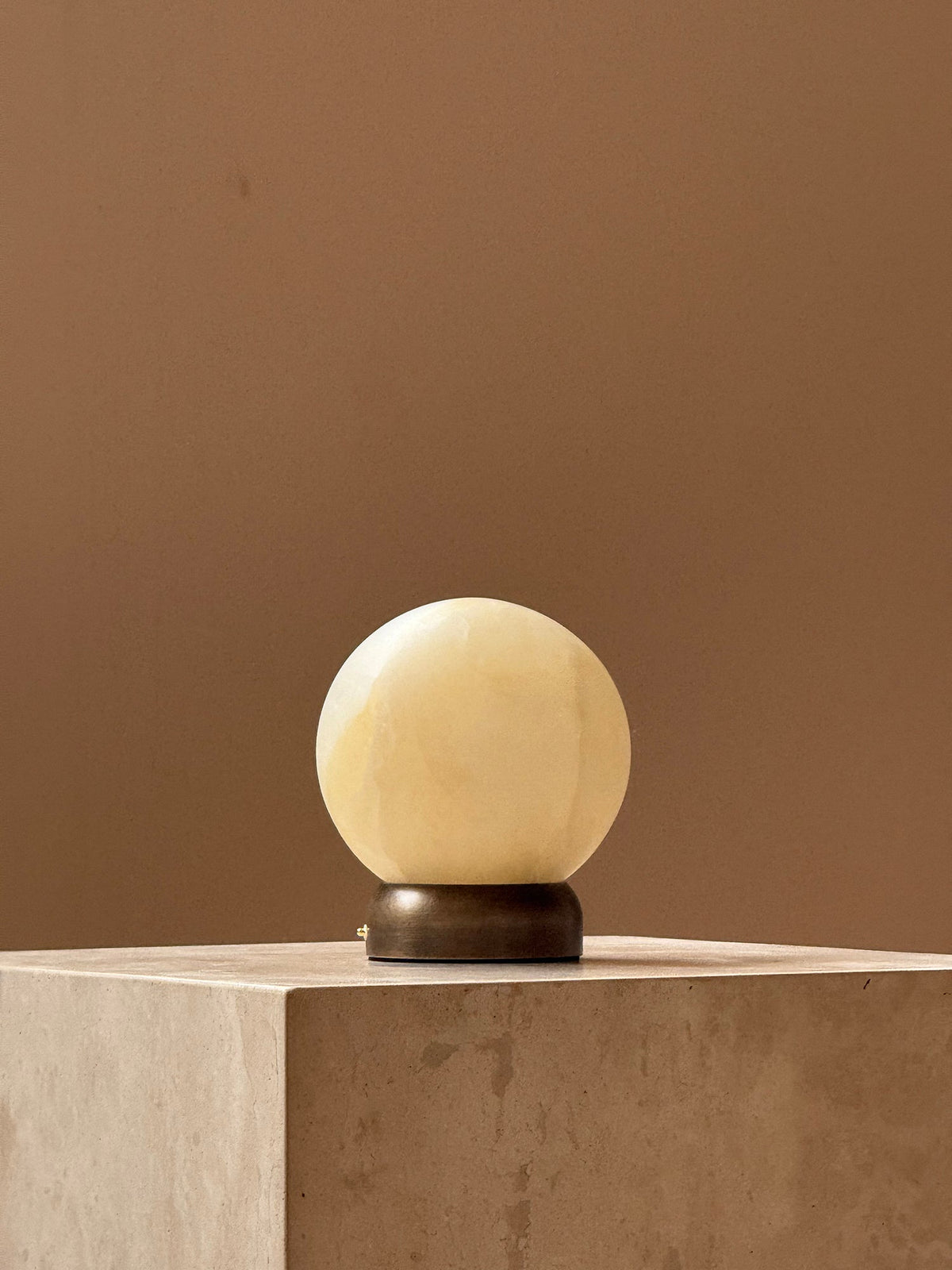 trevi-table-lamp