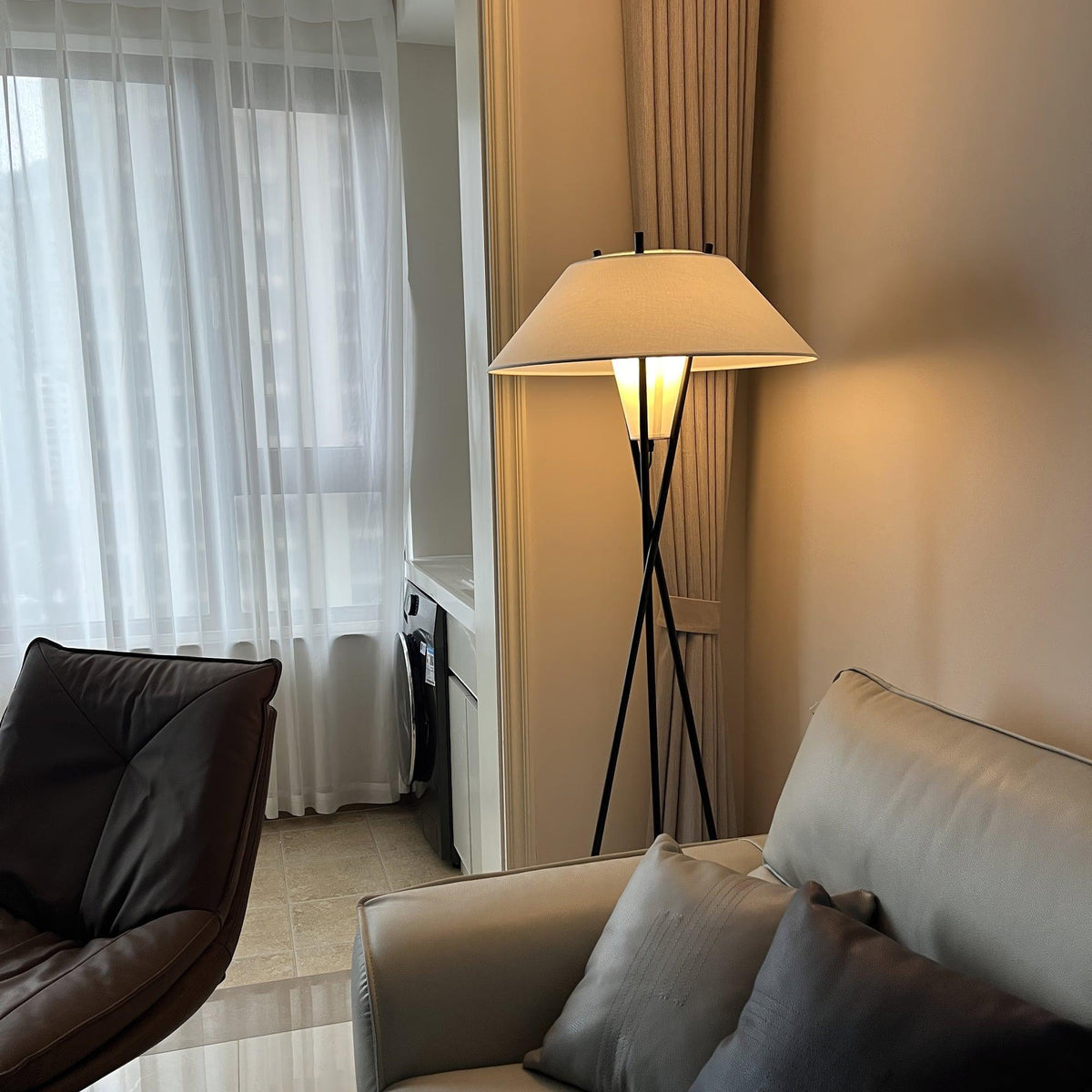 tripod-cap-floor-lamp
