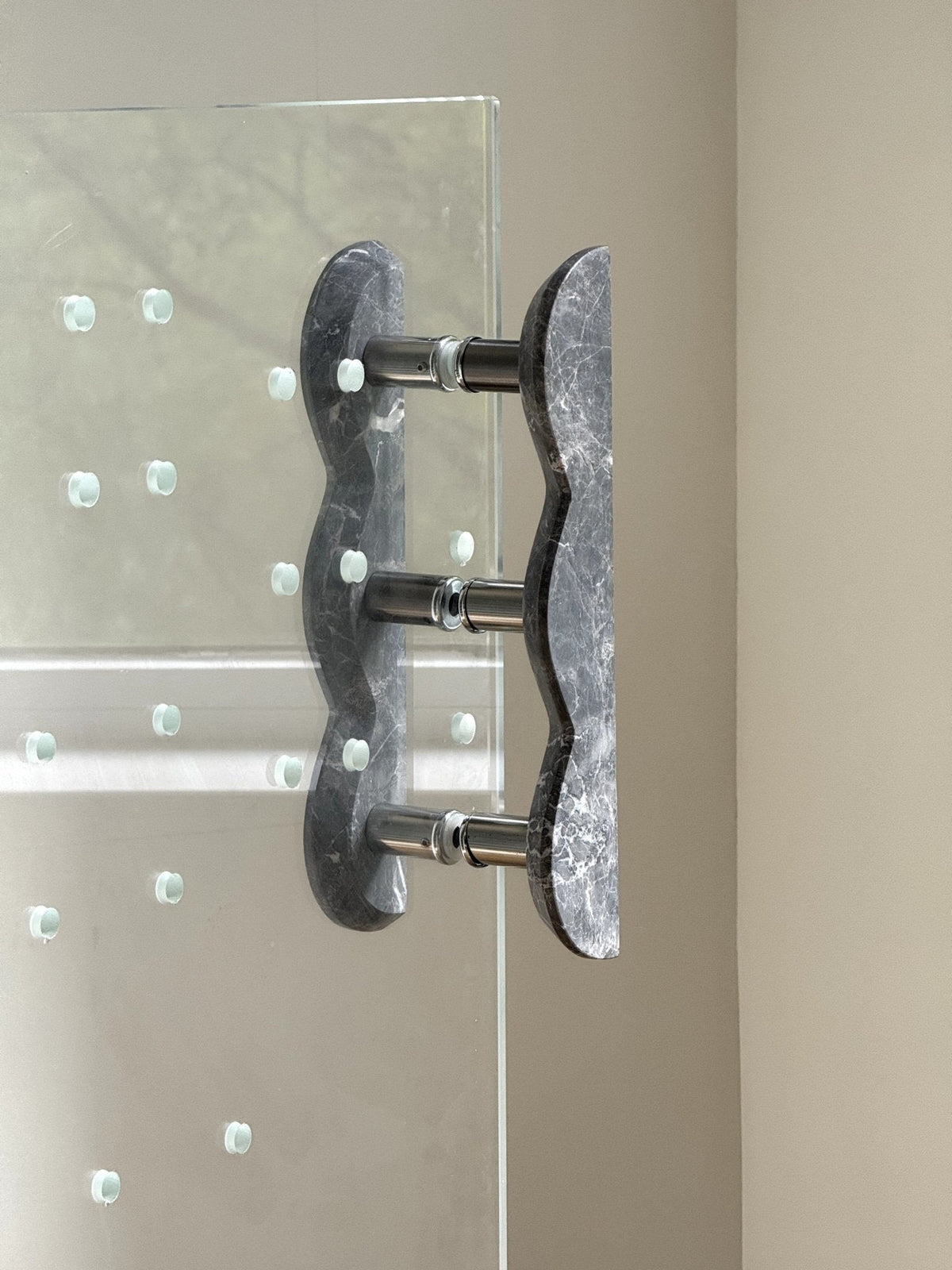 Sculptural Marble Twin-Curve Pull Handle for Cabinetry and Furniture