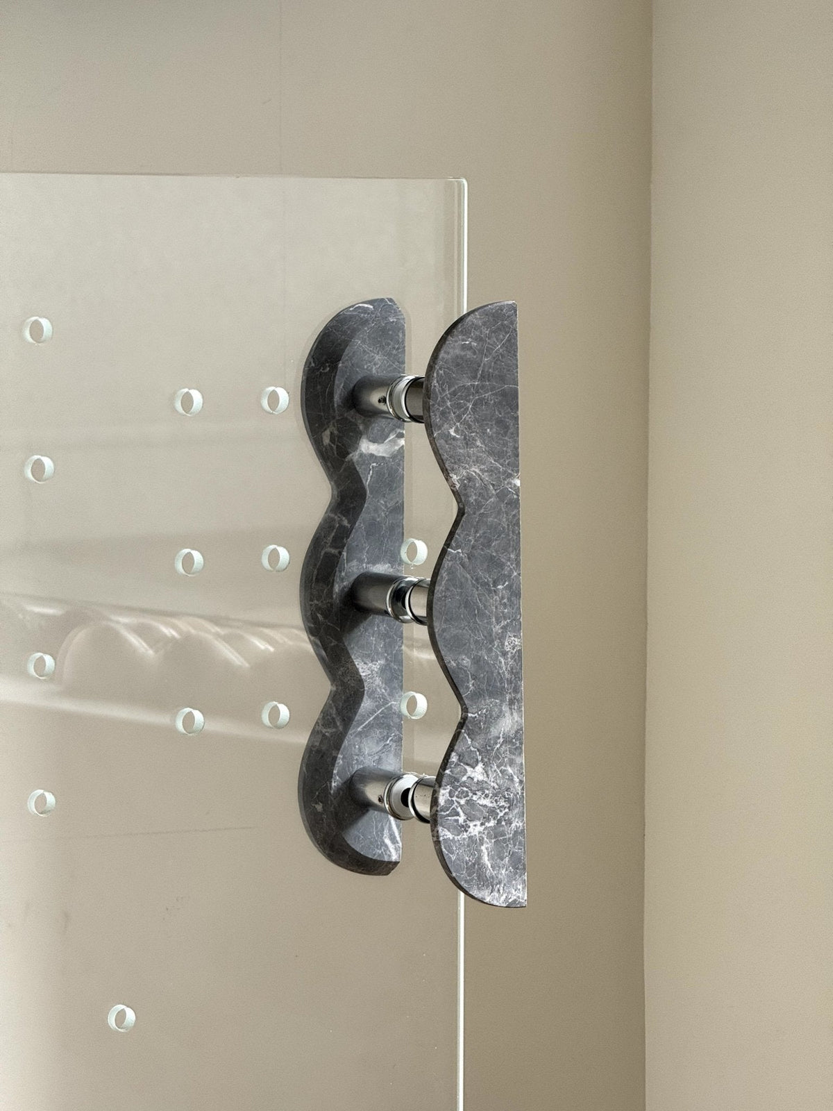 Sculptural Marble Twin-Curve Pull Handle for Cabinetry and Furniture