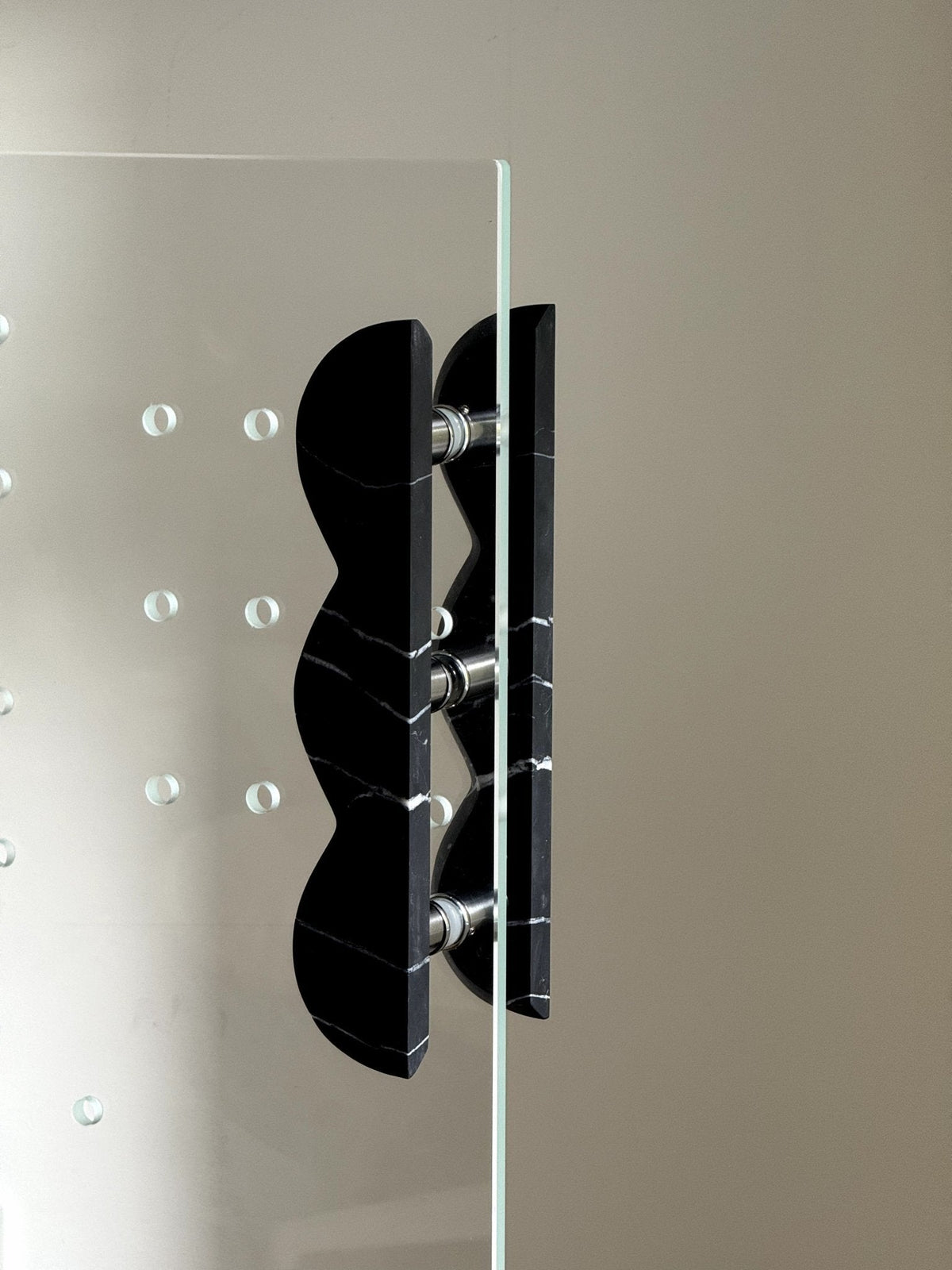 Sculptural Marble Twin-Curve Pull Handle for Cabinetry and Furniture