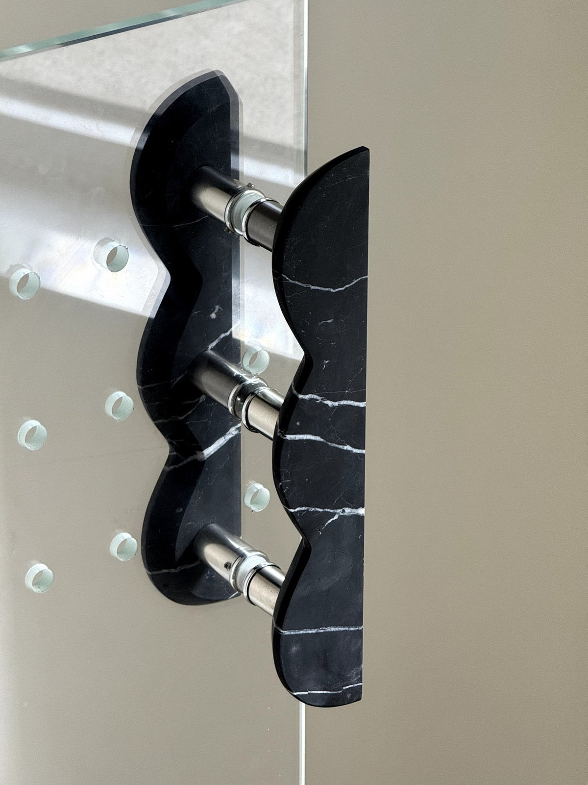 Sculptural Marble Twin-Curve Pull Handle for Cabinetry and Furniture
