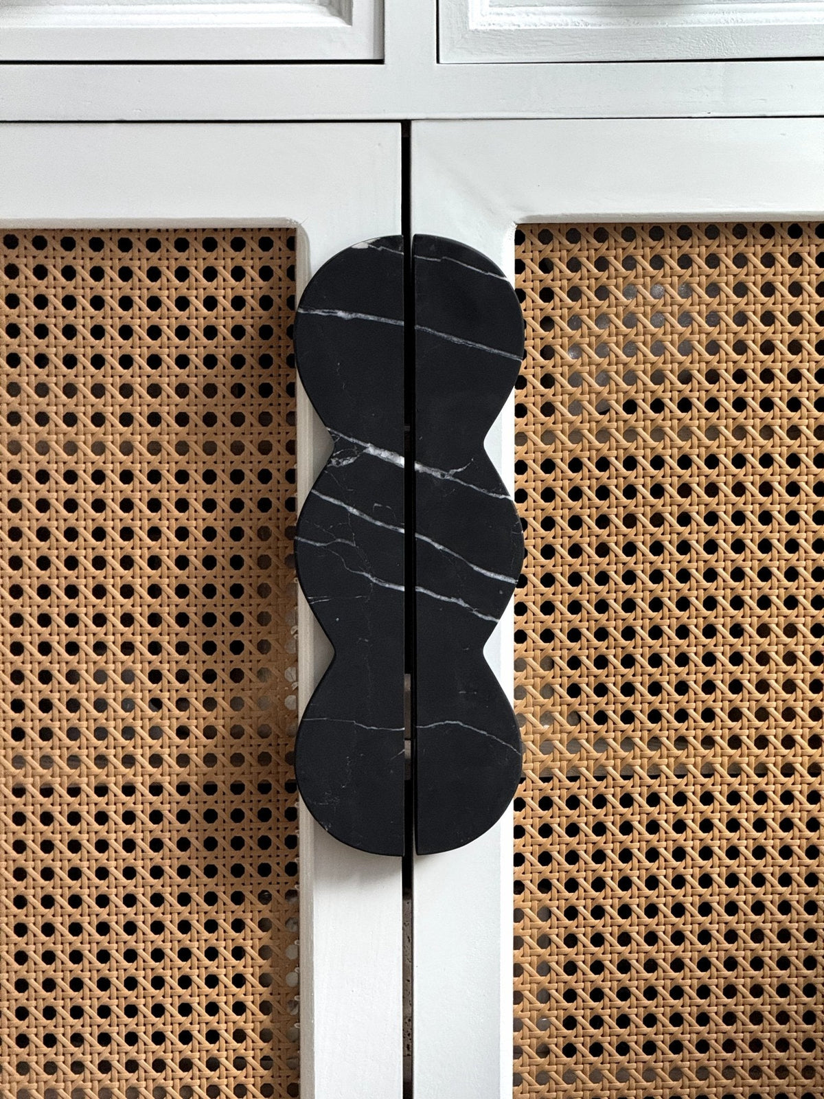 Sculptural Marble Twin-Curve Pull Handle for Cabinetry and Furniture