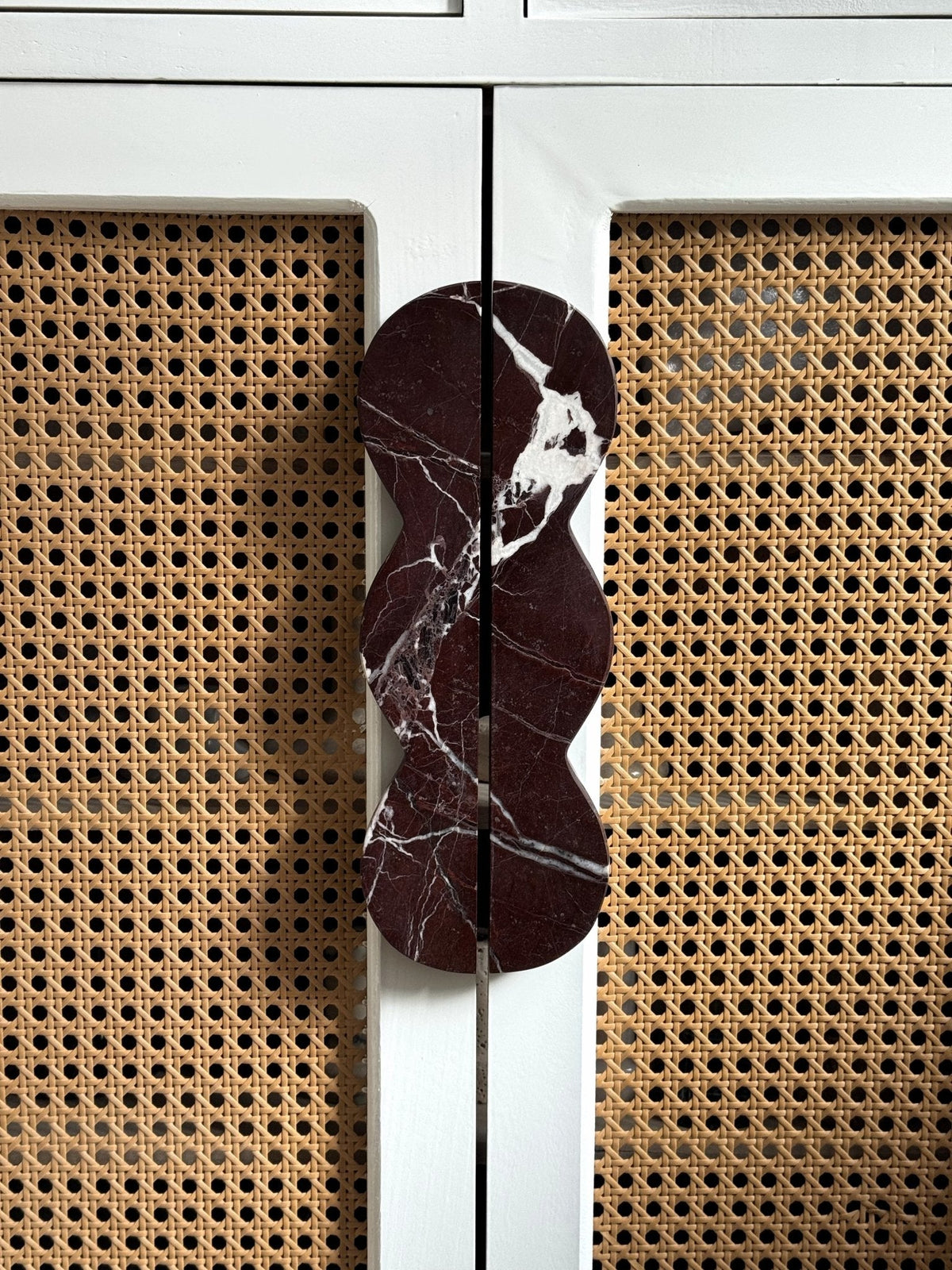 Sculptural Marble Twin-Curve Pull Handle for Cabinetry and Furniture