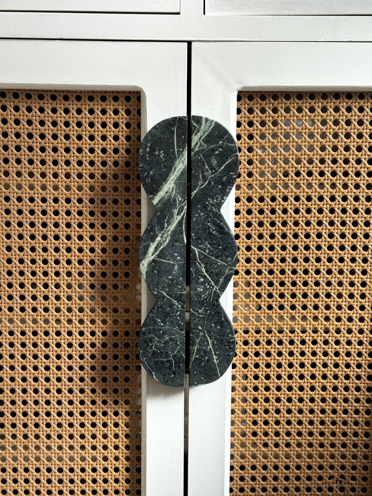 Sculptural Marble Twin-Curve Pull Handle for Cabinetry and Furniture