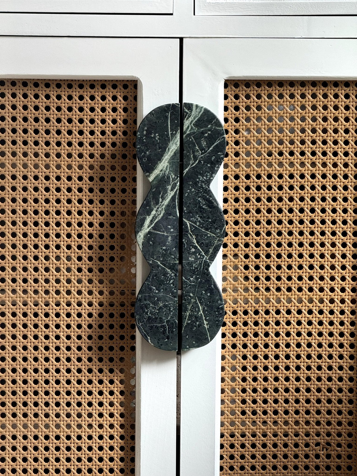 Sculptural Marble Twin-Curve Pull Handle for Cabinetry and Furniture
