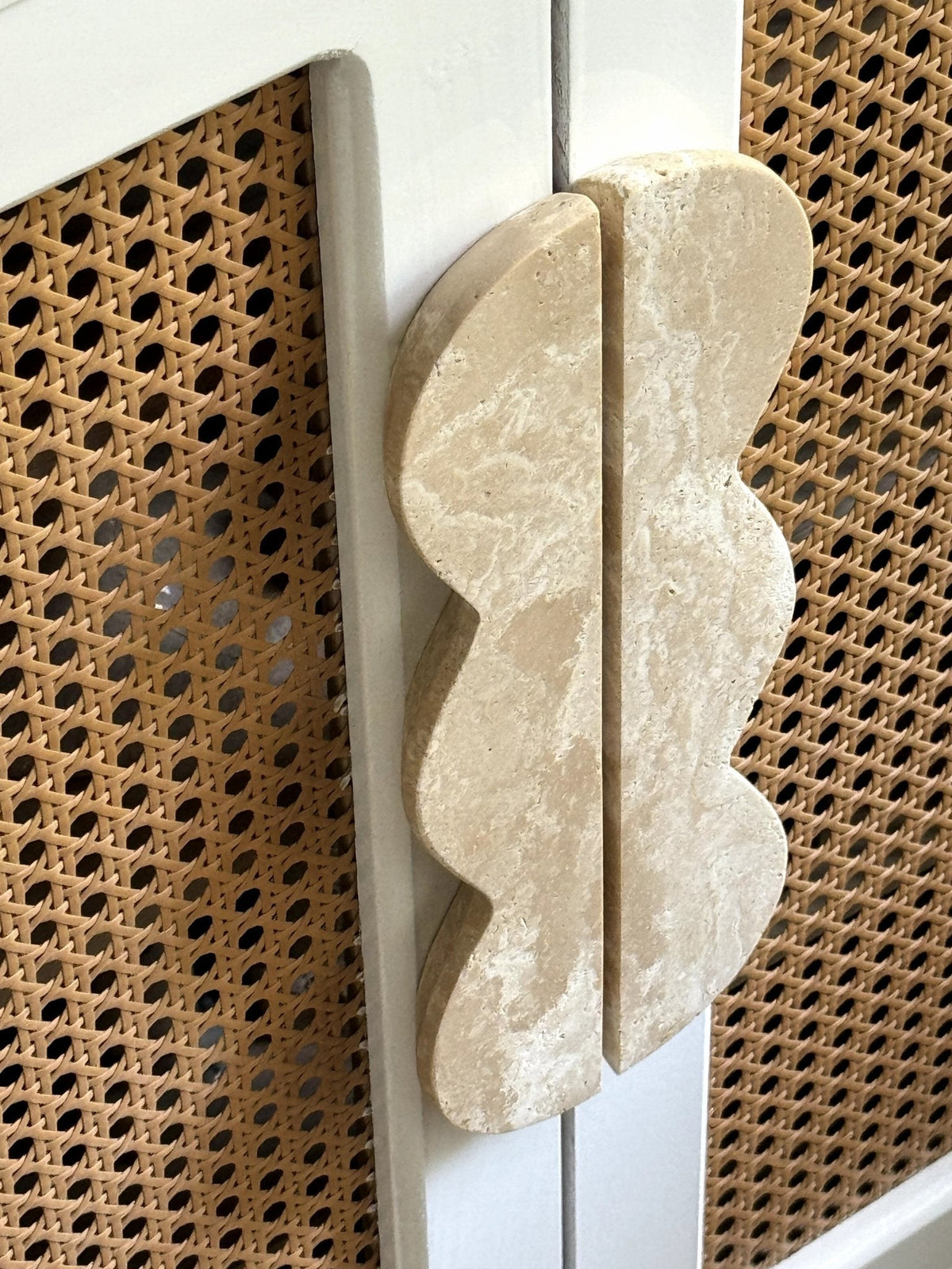 Sculptural Marble Twin-Curve Pull Handle for Cabinetry and Furniture