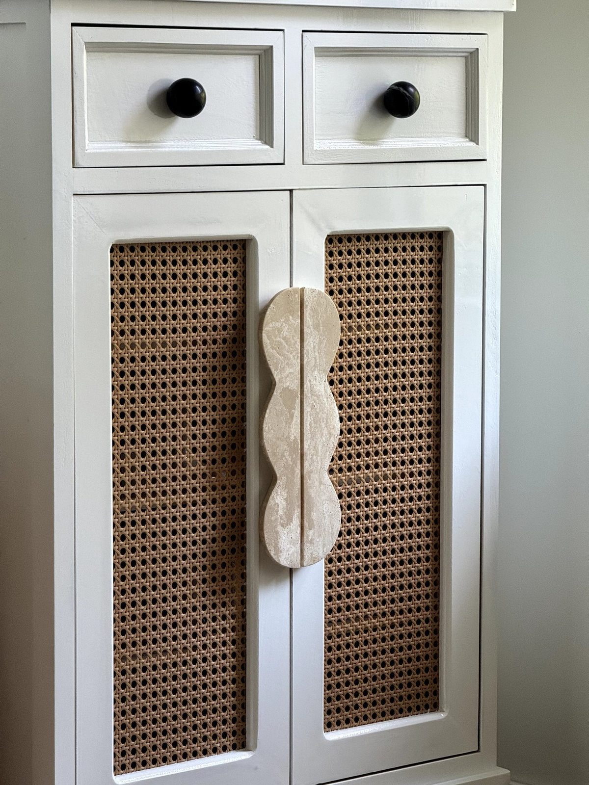 Sculptural Marble Twin-Curve Pull Handle for Cabinetry and Furniture