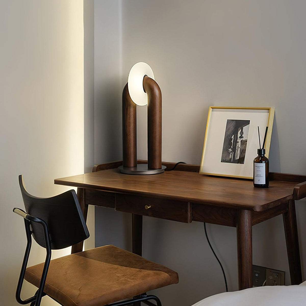u-shaped-xuanguang-table-lamp