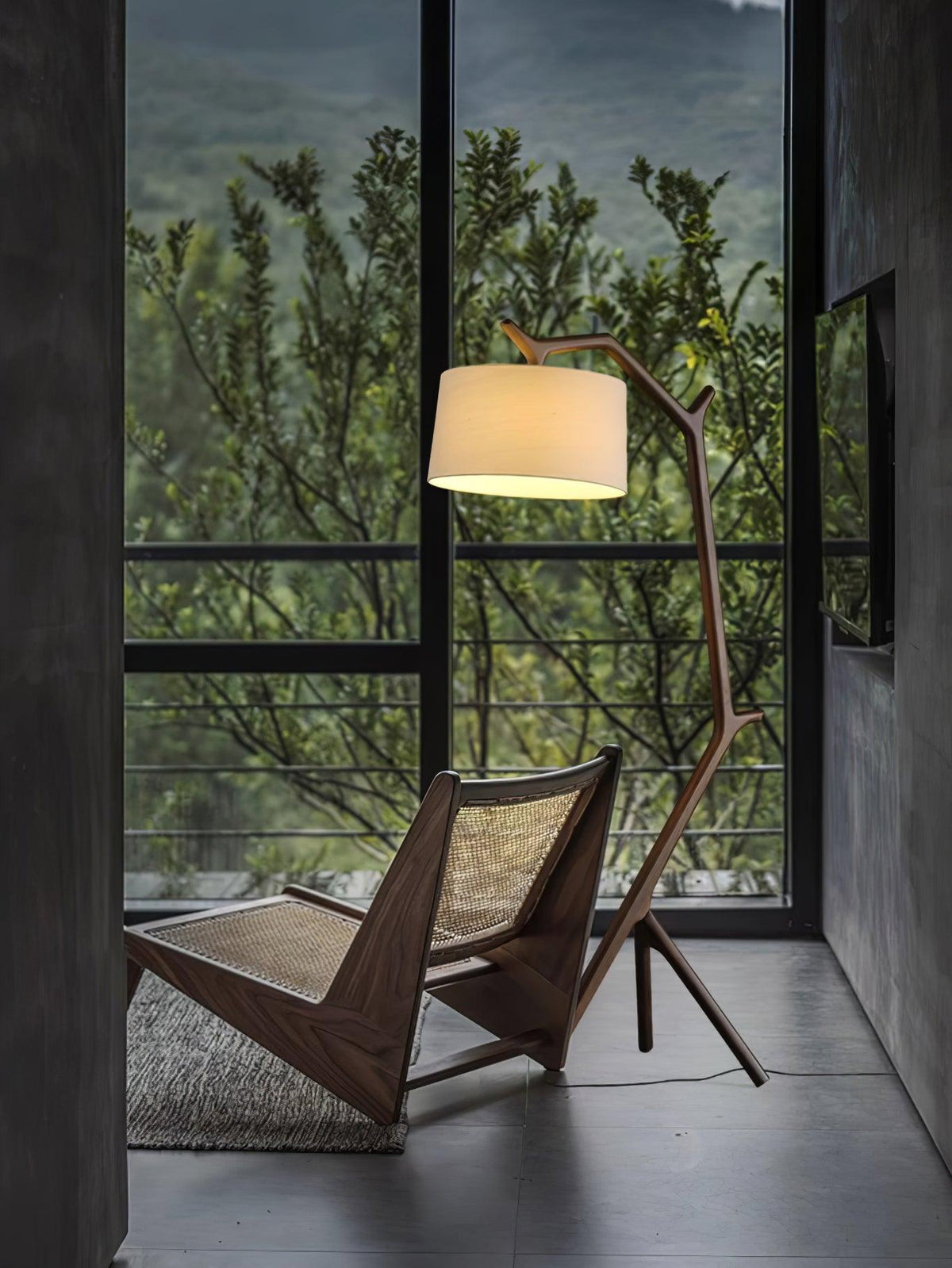 umahi-floor-lamp