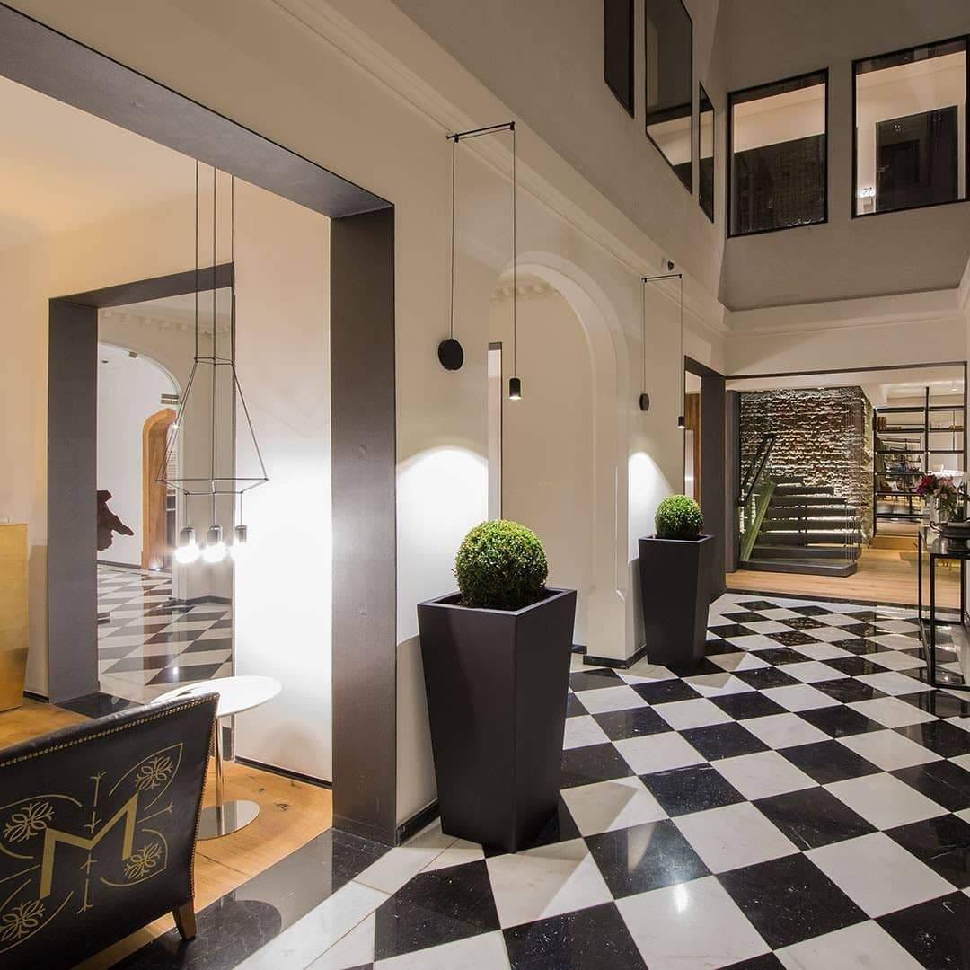 Line Form Pendant Light – Minimalist Geometric LED Chandelier
