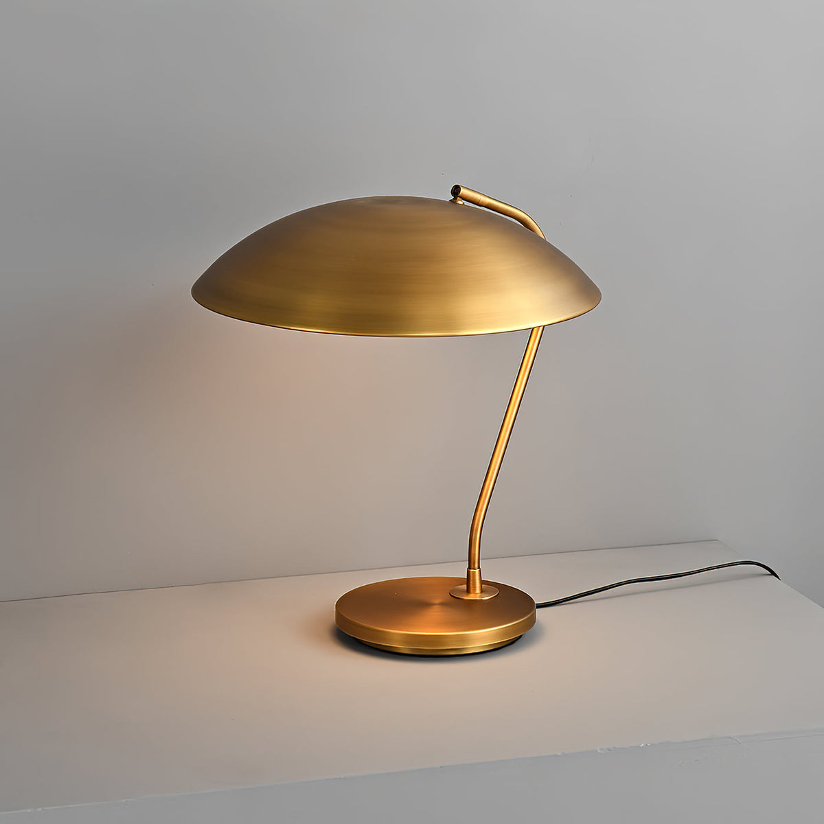valencia-table-lamp-brass