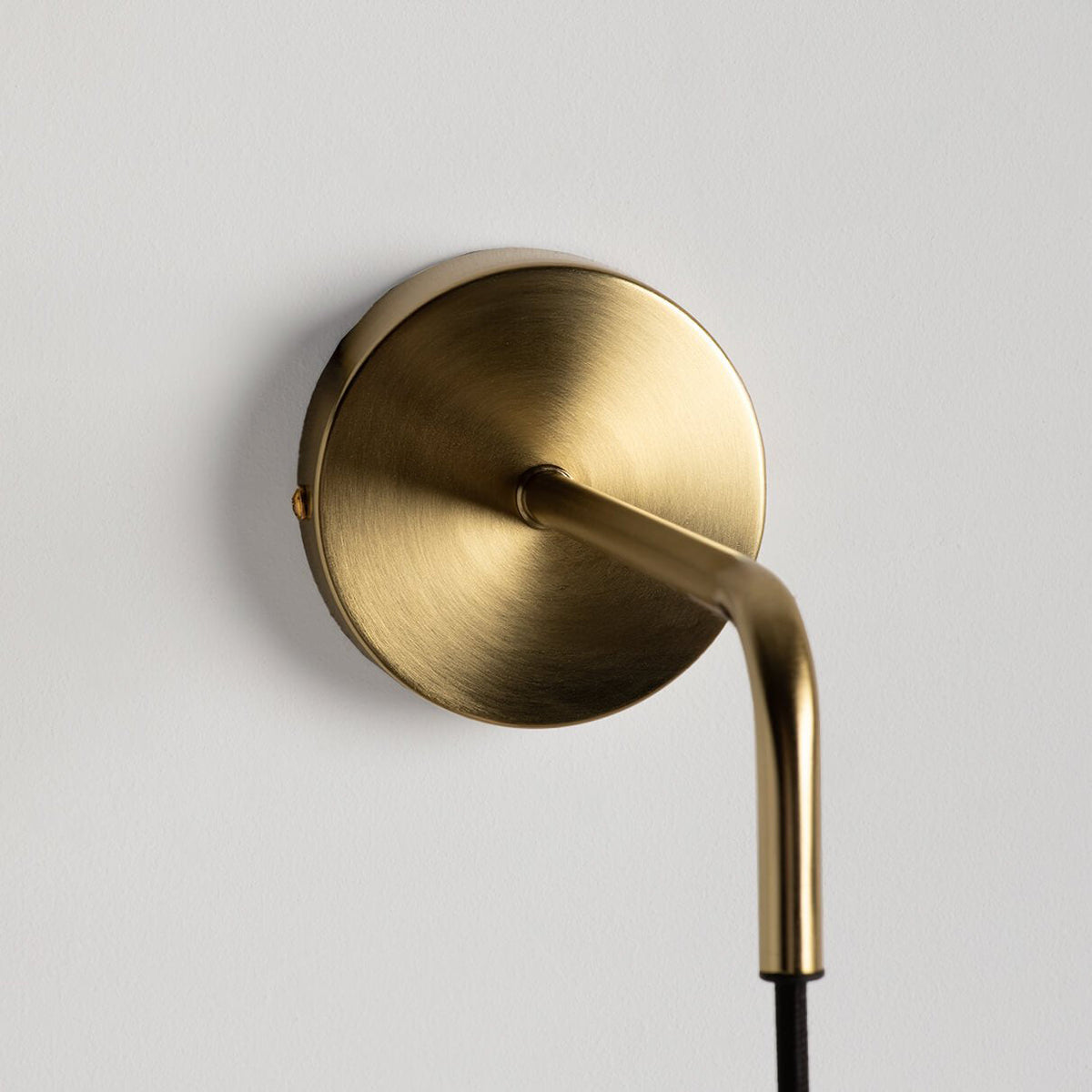 valenes-wall-lamp
