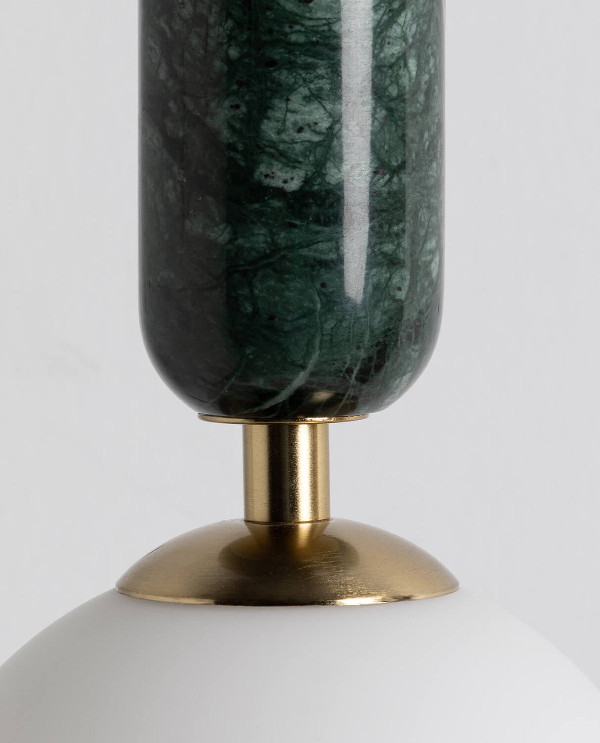 valenes-wall-lamp
