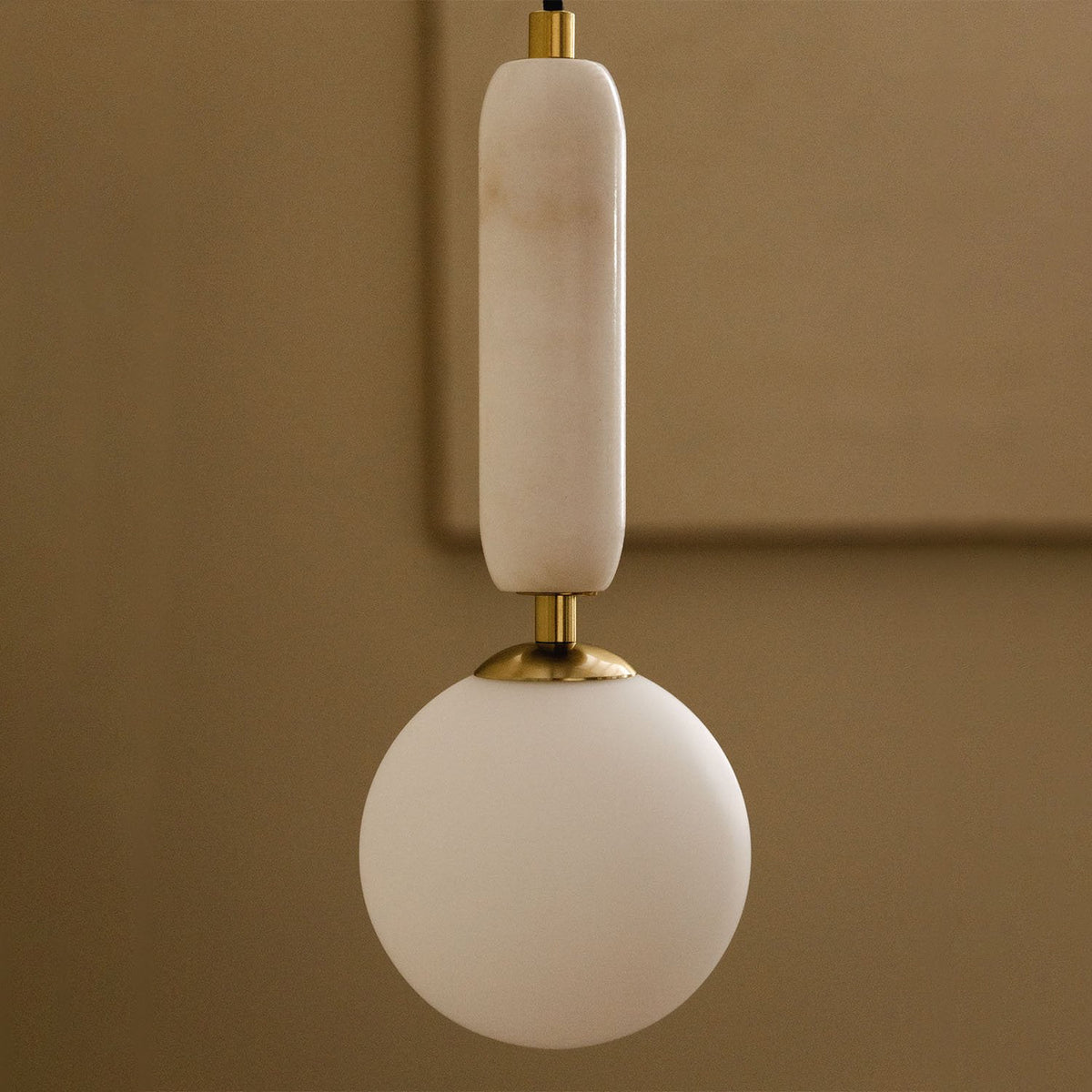 valenes-wall-lamp