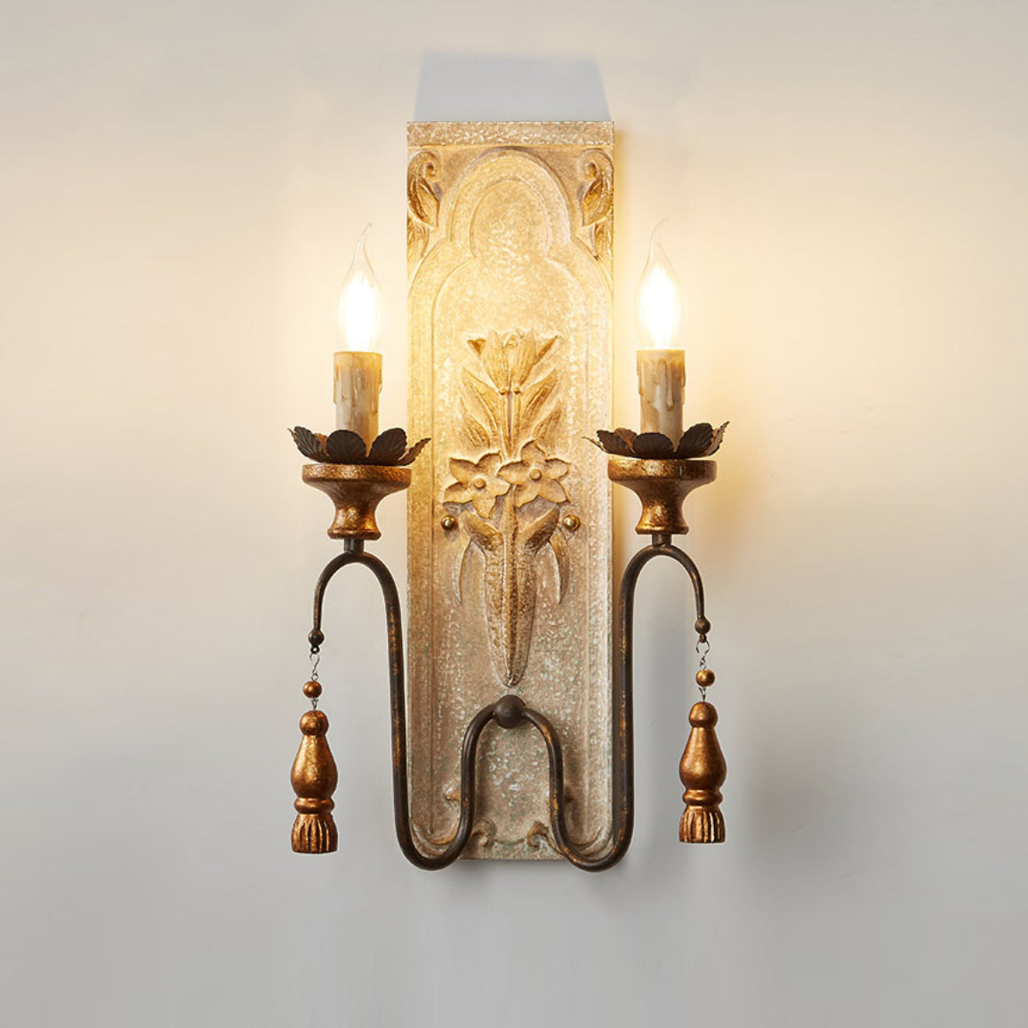 valentina-wall-lamp