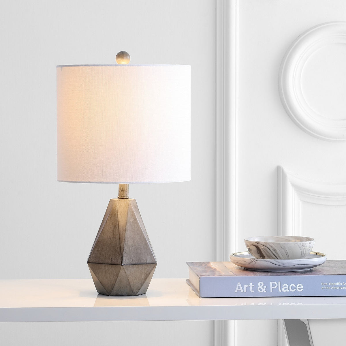 vaughn-table-lamp
