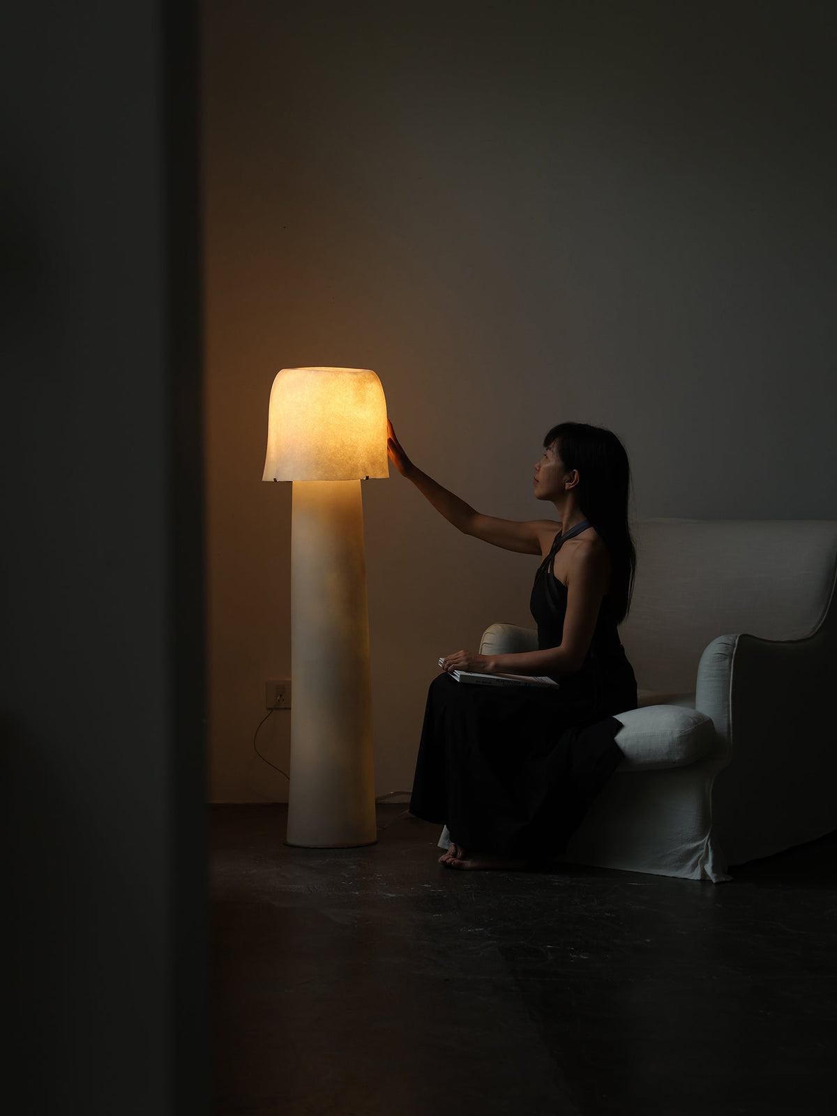 Vellum Sculptural Floor Lamp – Modern Artisan Lighting for Living Room & Bedroom