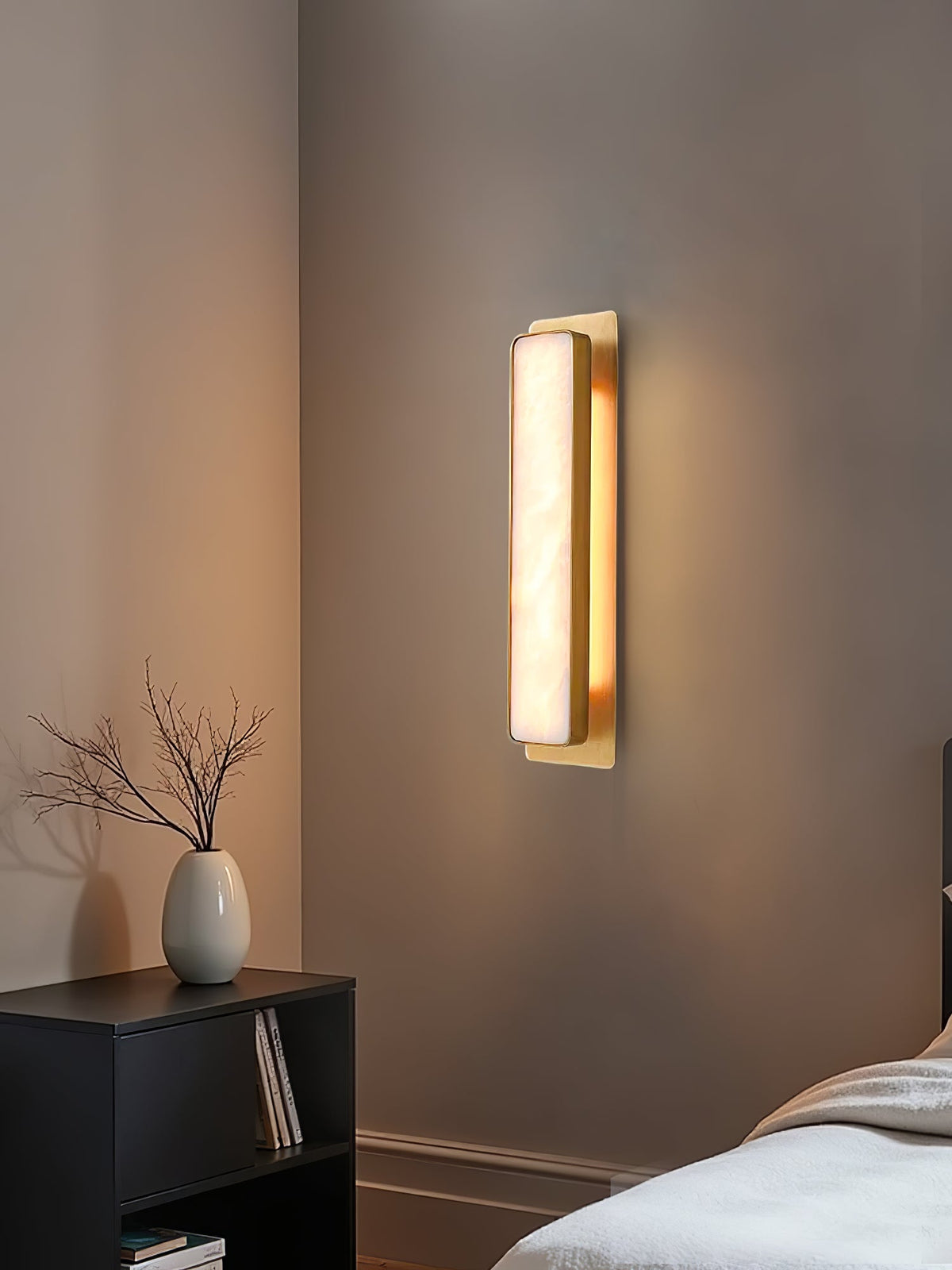 Velmora Alabaster Wall Sconce – Modern LED Wall Light in Gold or Black