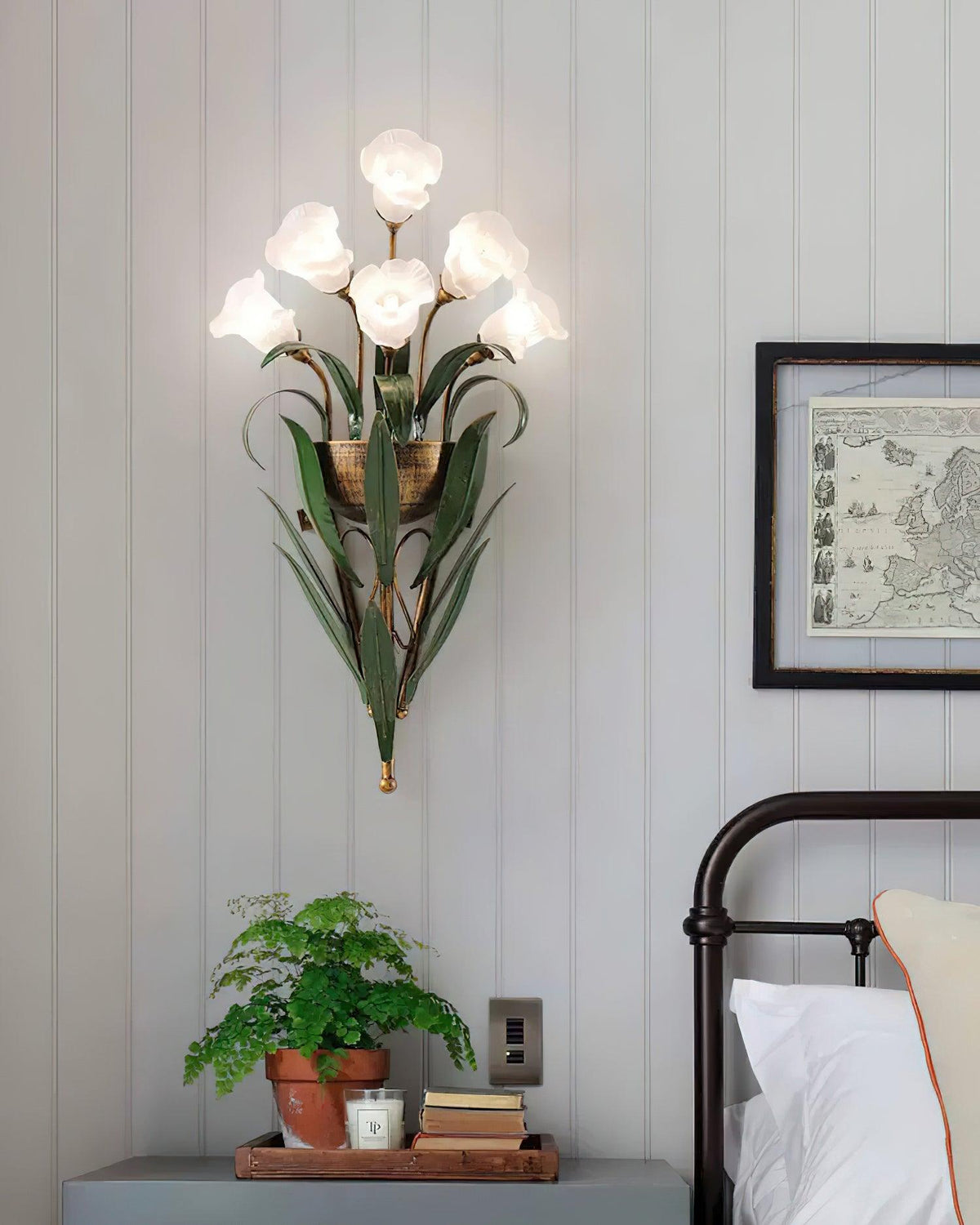verdant-blossom-wall-lamp