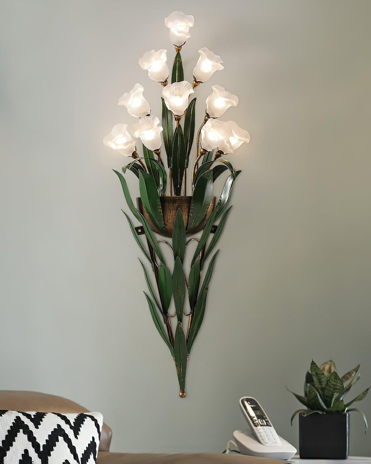 verdant-blossom-wall-lamp