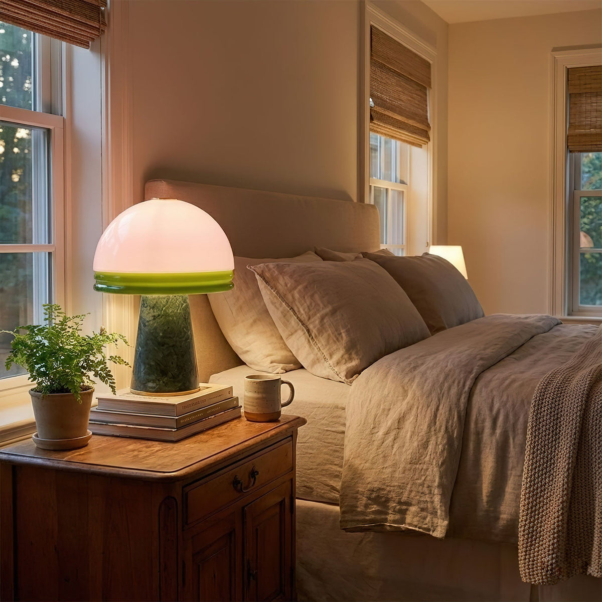 Verdura Dome Small Table Lamp in Marble and Brass with Green Glass Accent