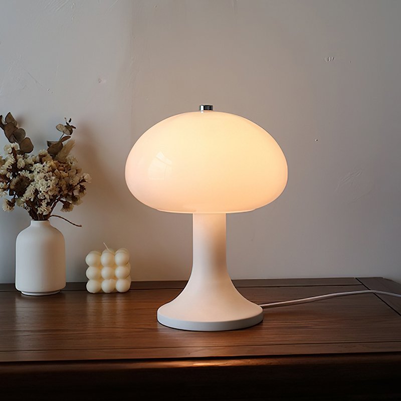VeroMan Table Lamp