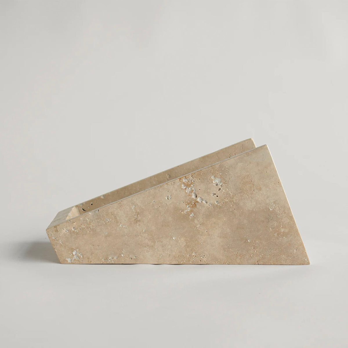 Vino Cantilever Marble Wine Stand – Sculptural Stone Holder for Modern Interiors