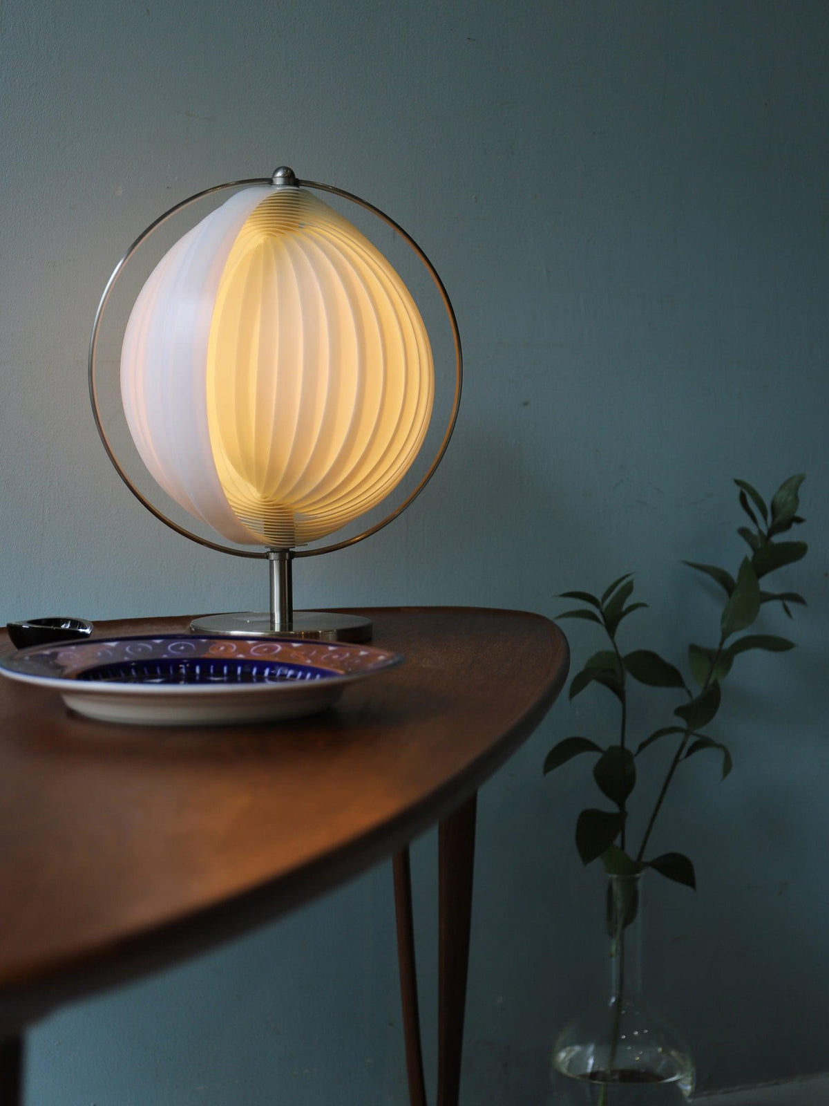 vintage-moon-table-lamp