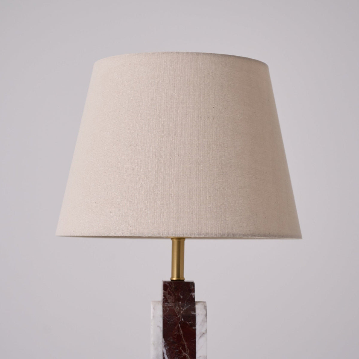 Virello Marble Table Lamp – Sculptural Modern Lighting with Brass Accents