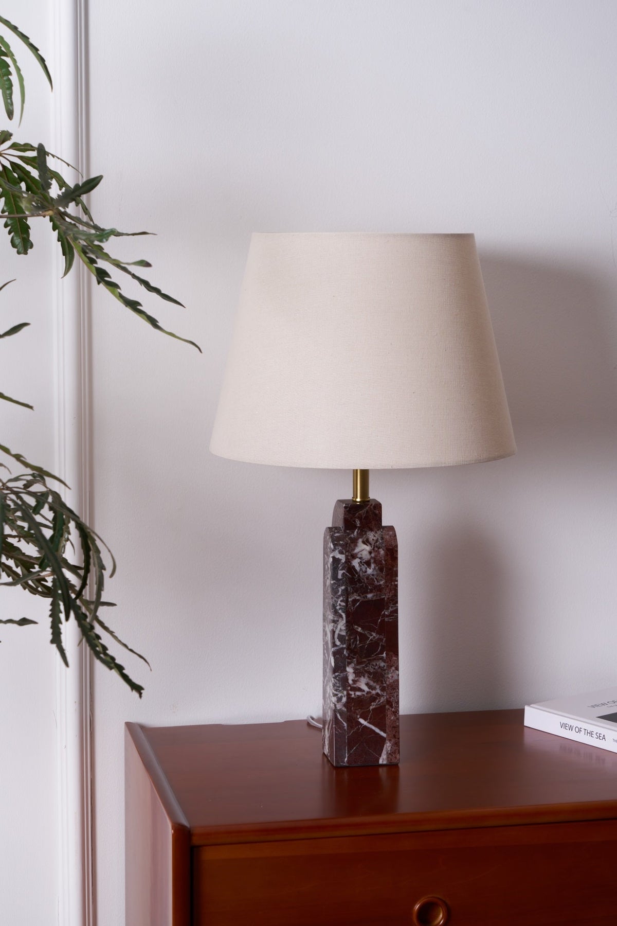 Virello Marble Table Lamp – Sculptural Modern Lighting with Brass Accents