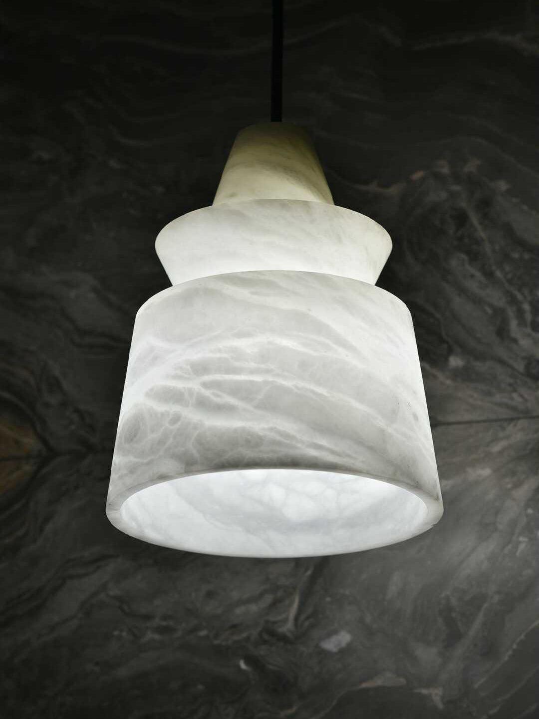 Strata Alabaster Pendant Light – Modern Sculptural Ceiling Lamp