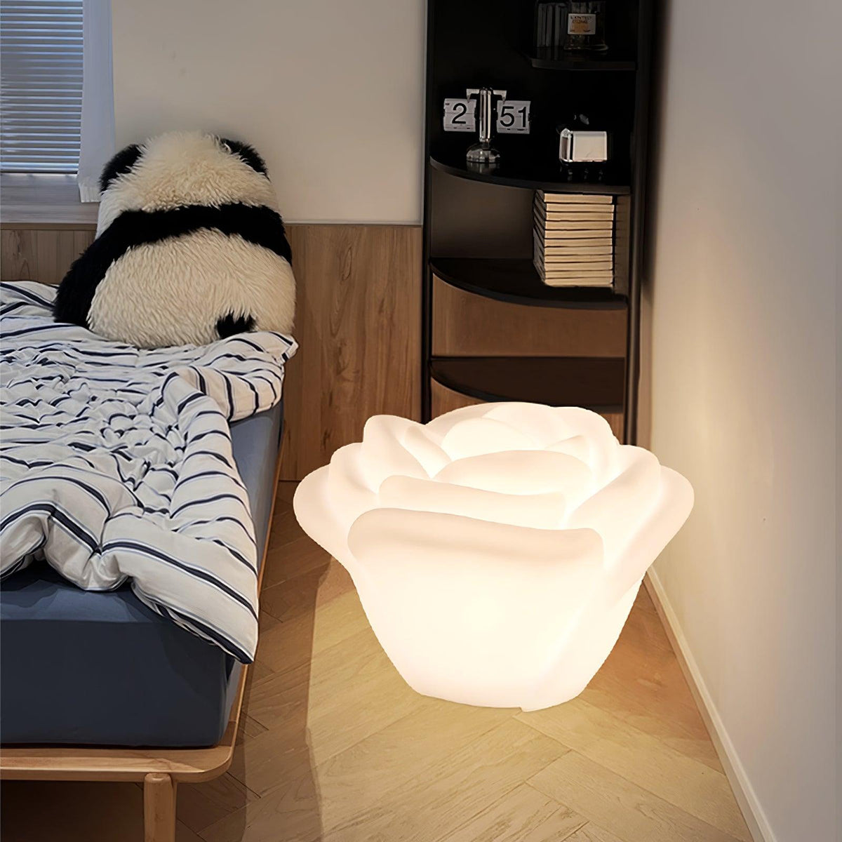 White Rose LED Table Lamp – Sculptural Petal Design for Modern Interiors