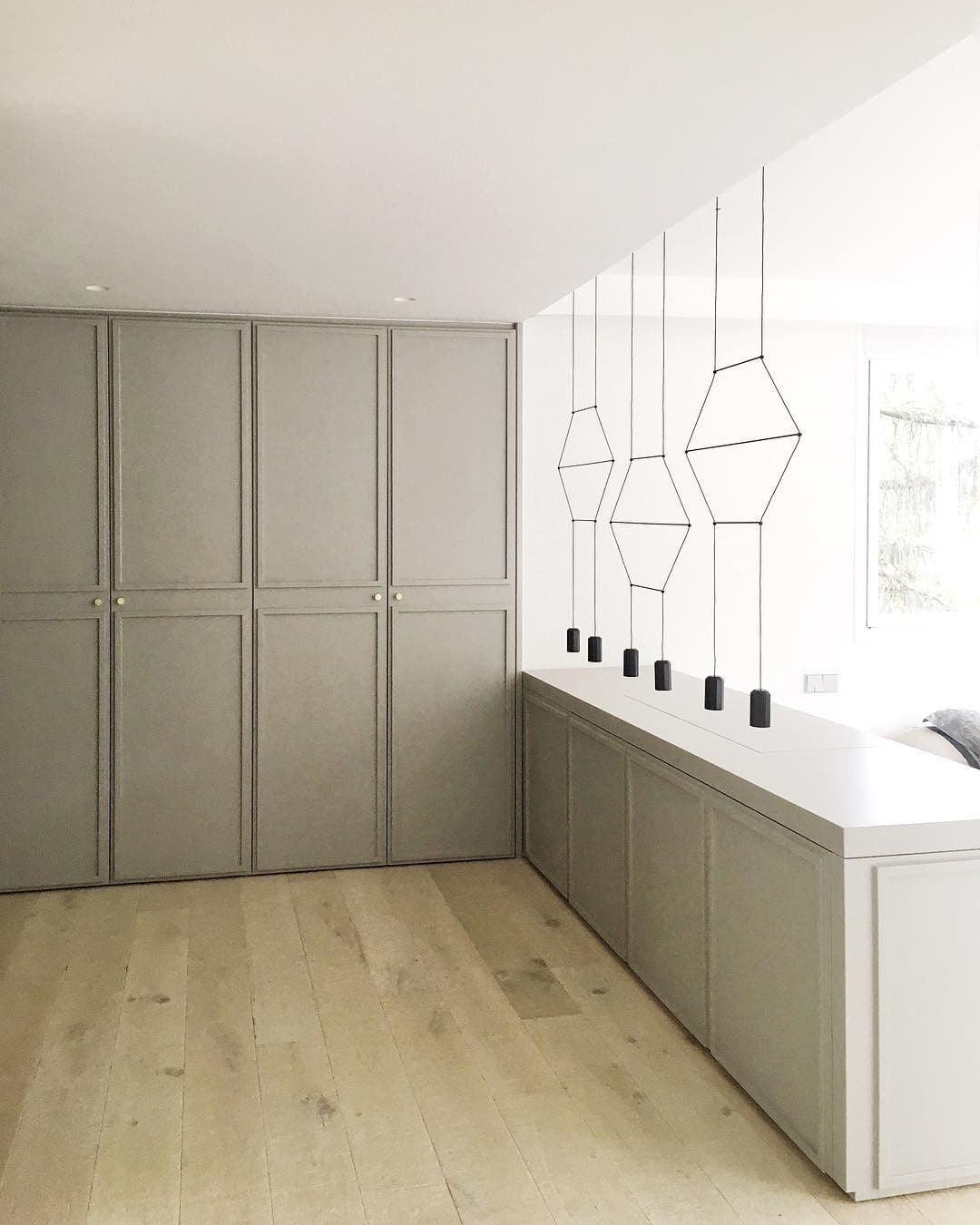 Line Art Pendant Light – Modern Linear LED Chandelier