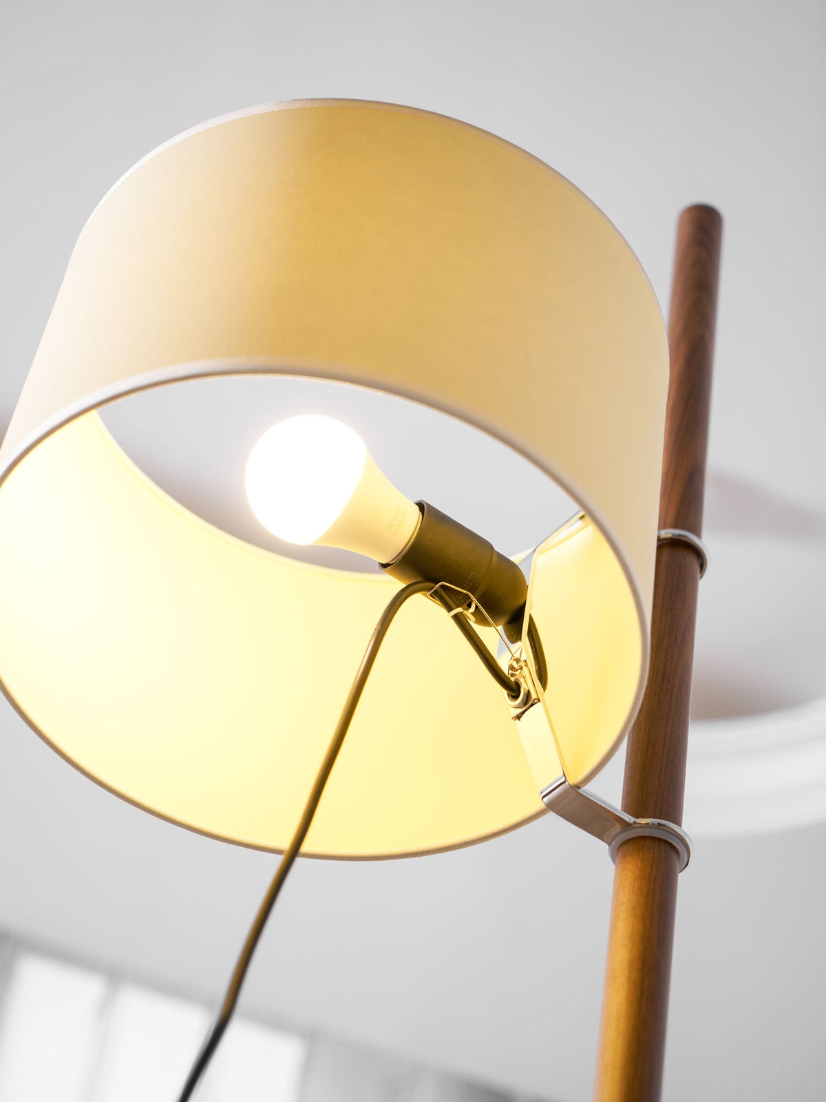 wood-tmm-floor-lamp
