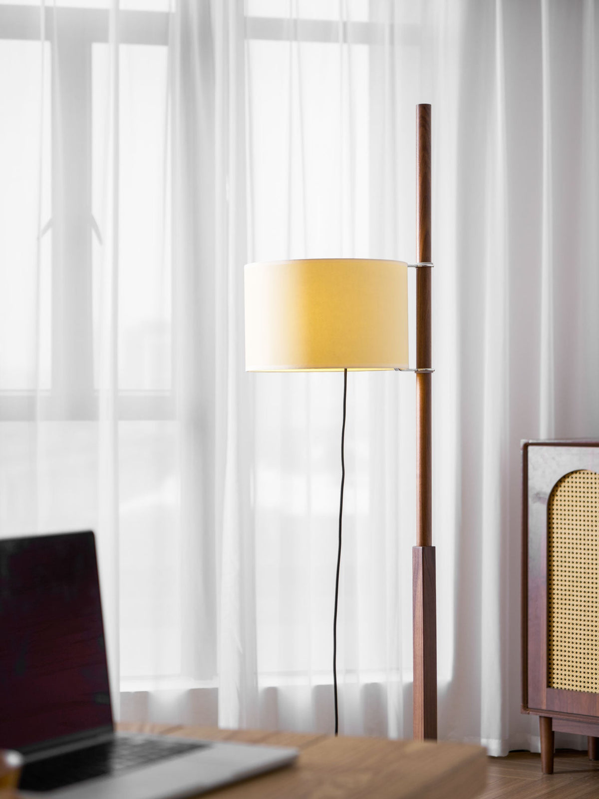 wood-tmm-floor-lamp