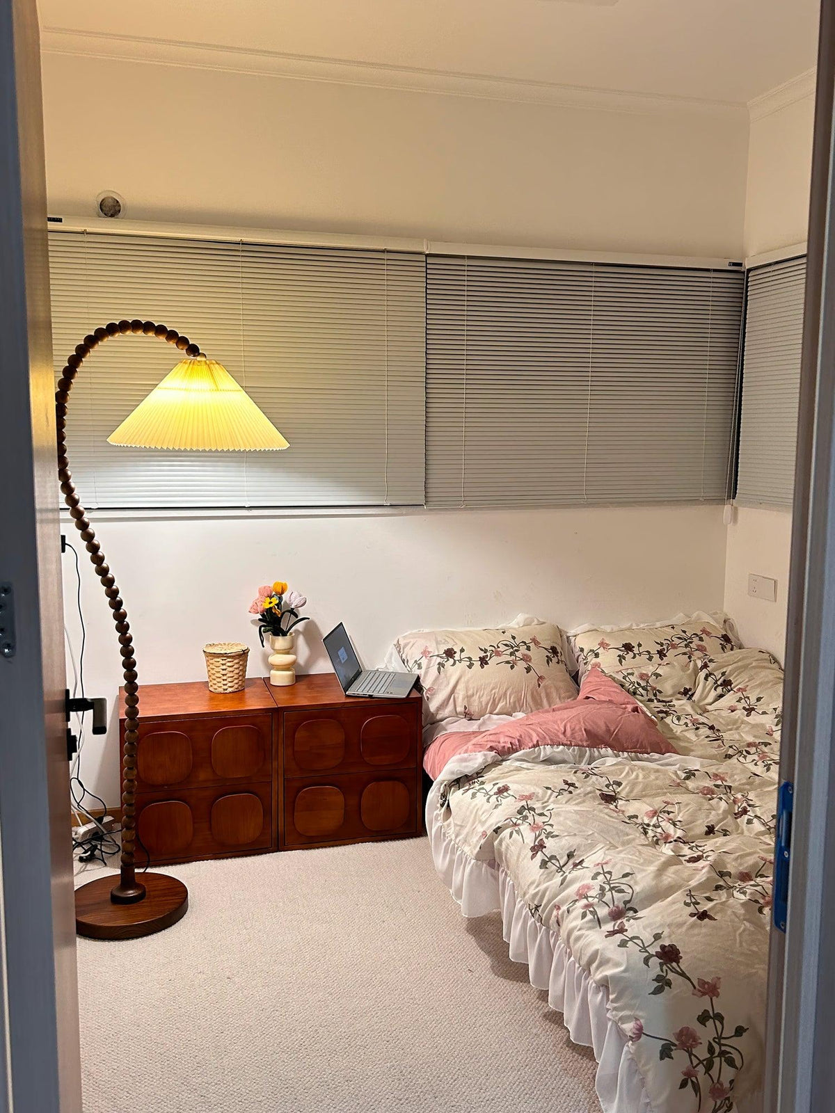 wooden-bead-floor-lamp