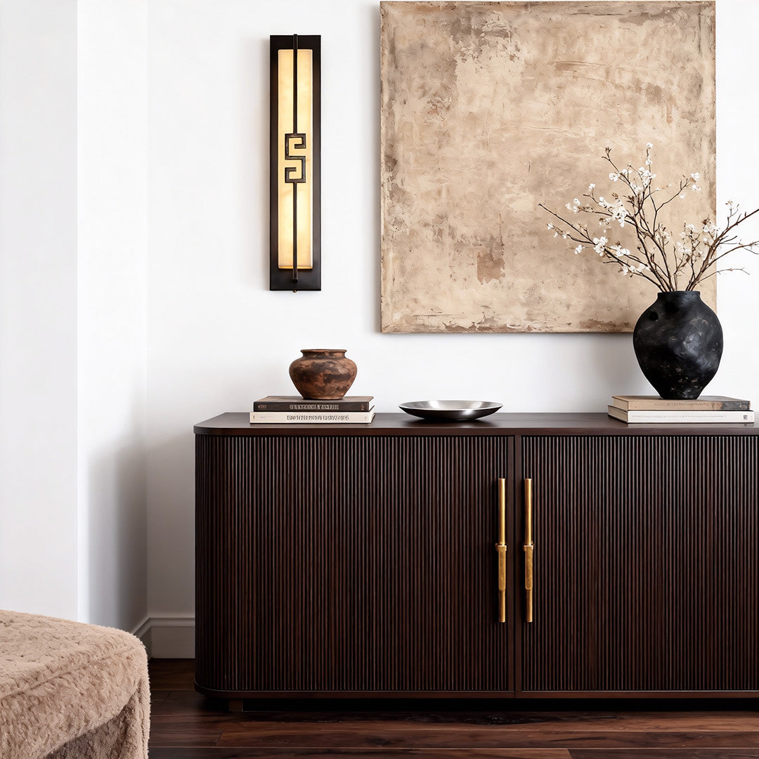 Marble Linear Wall Sconce with Brass Accents – Modern LED Lighting