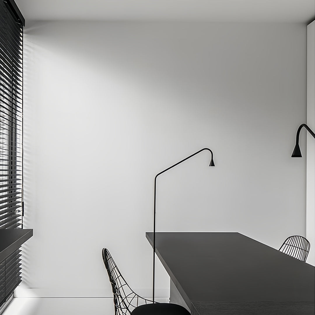 Black and Gold LED Floor Lamp – Minimalist Reading Light for Modern Interiors