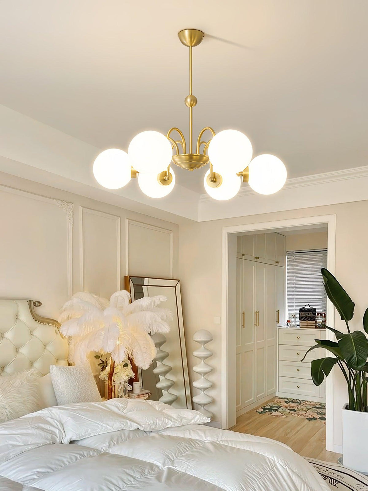 Yisu Brass Chandelier – Vintage Glass Globe Pendant Light for Modern Interiors