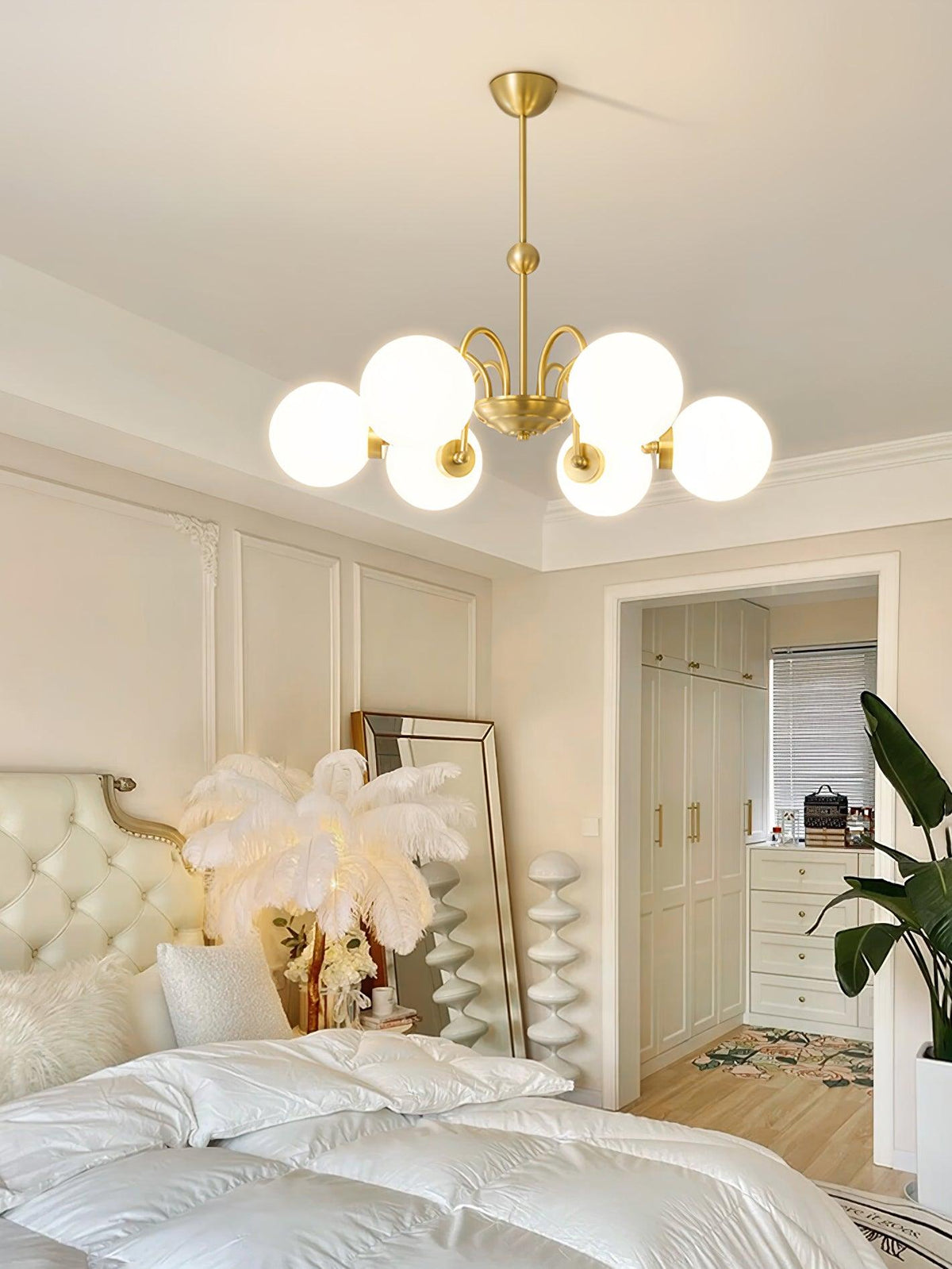 Yisu Brass Chandelier – Vintage Glass Globe Pendant Light for Modern Interiors