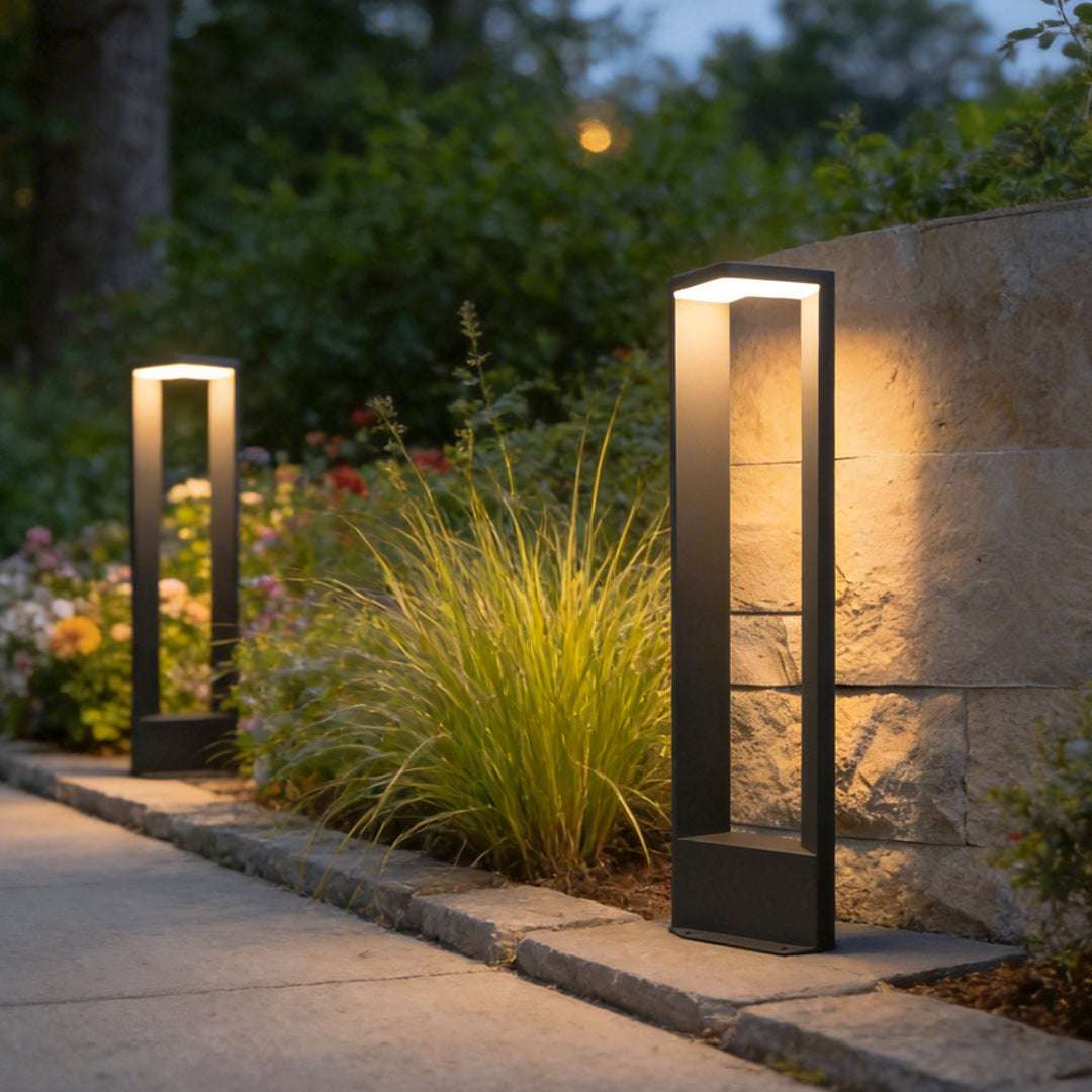 Linear LED Pathway Light – Minimalist Outdoor Landscape Lamp in Black