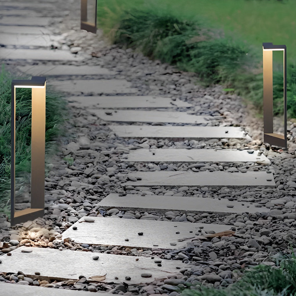 Linear LED Pathway Light – Minimalist Outdoor Landscape Lamp in Black
